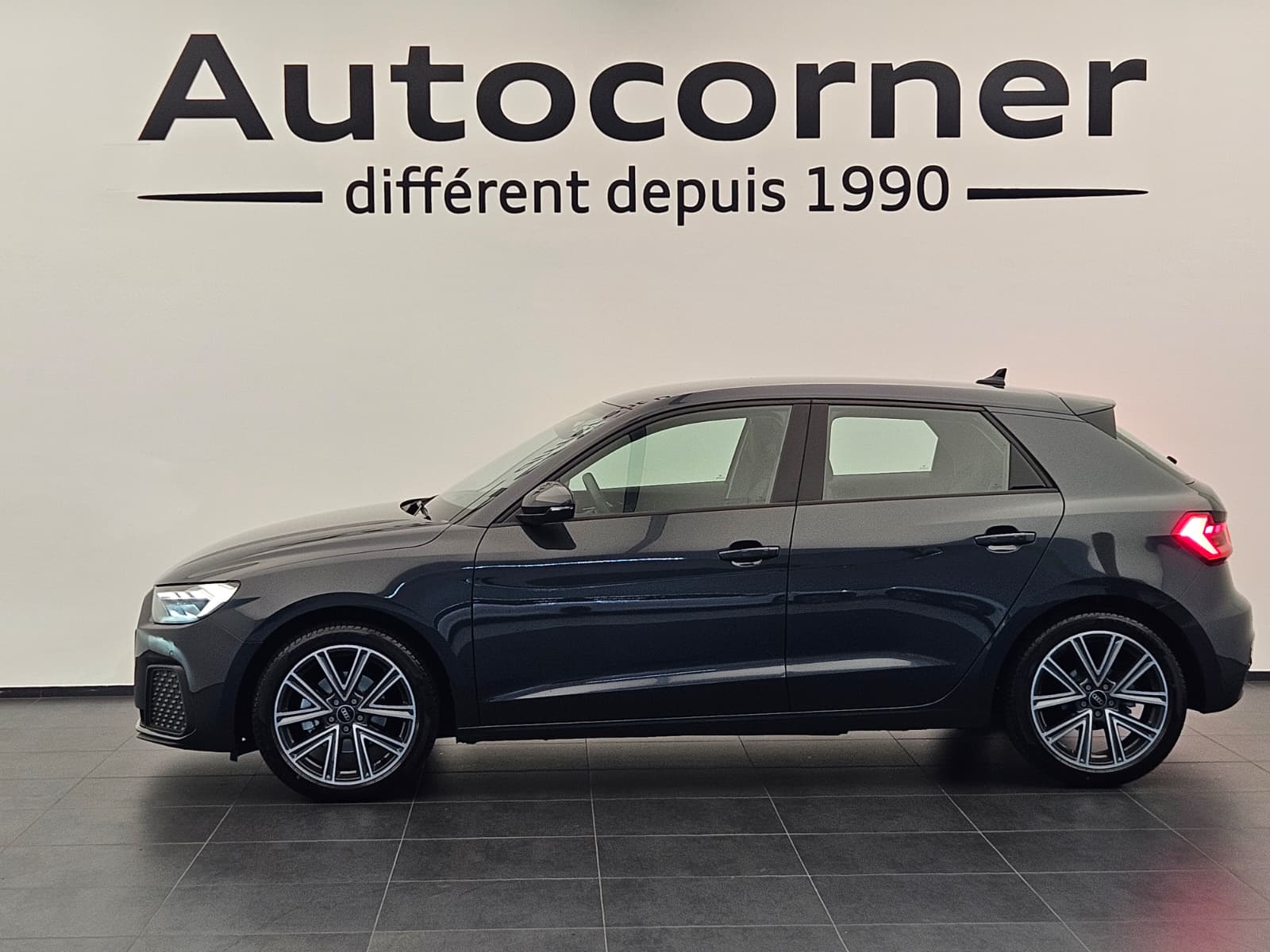 AUDI A1 Sportback 30 TFSI Attraction S-tronic-showroom-element-1