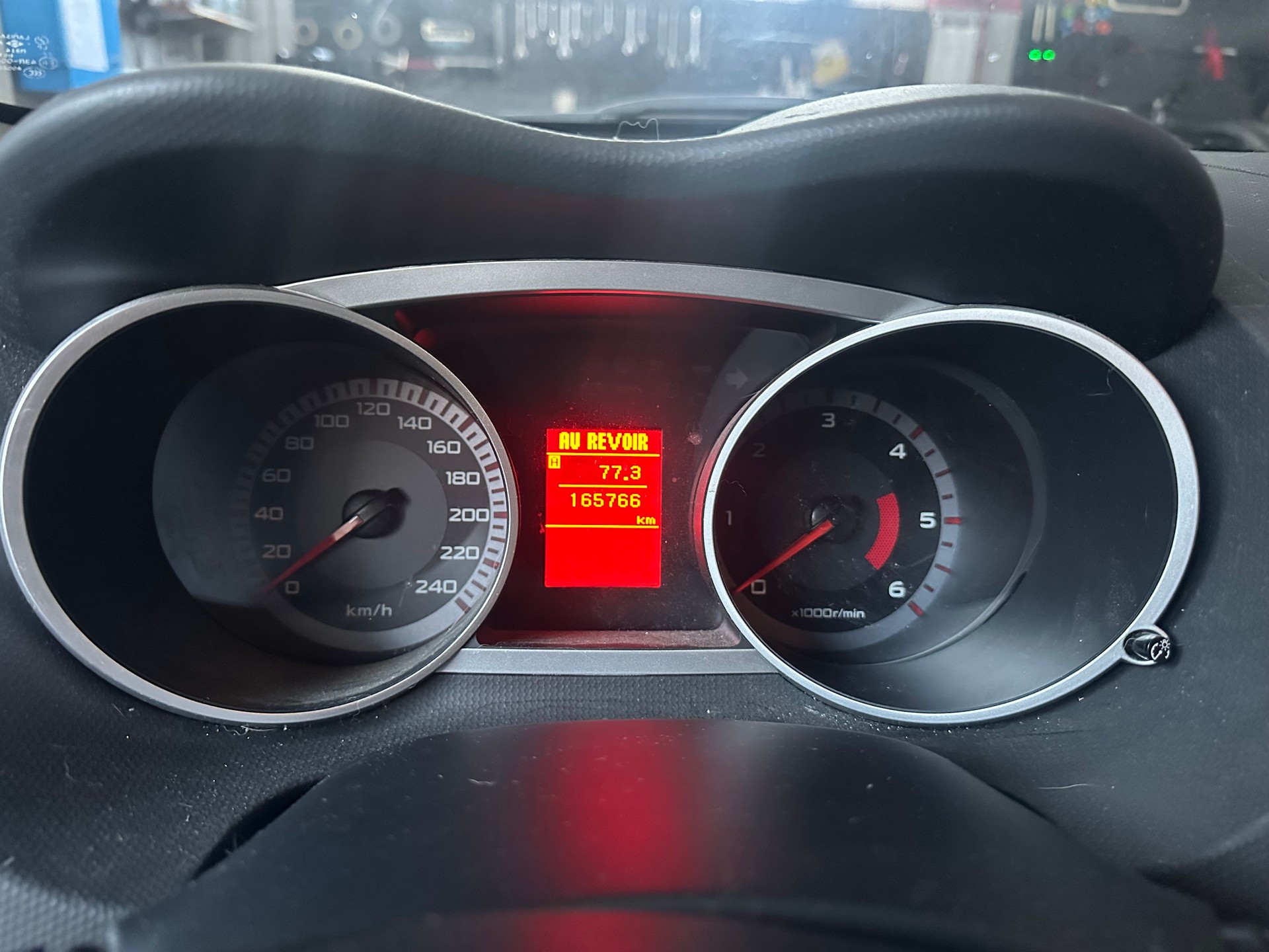 PEUGEOT 4007 2.2 HDi Platinum Edition-image-14