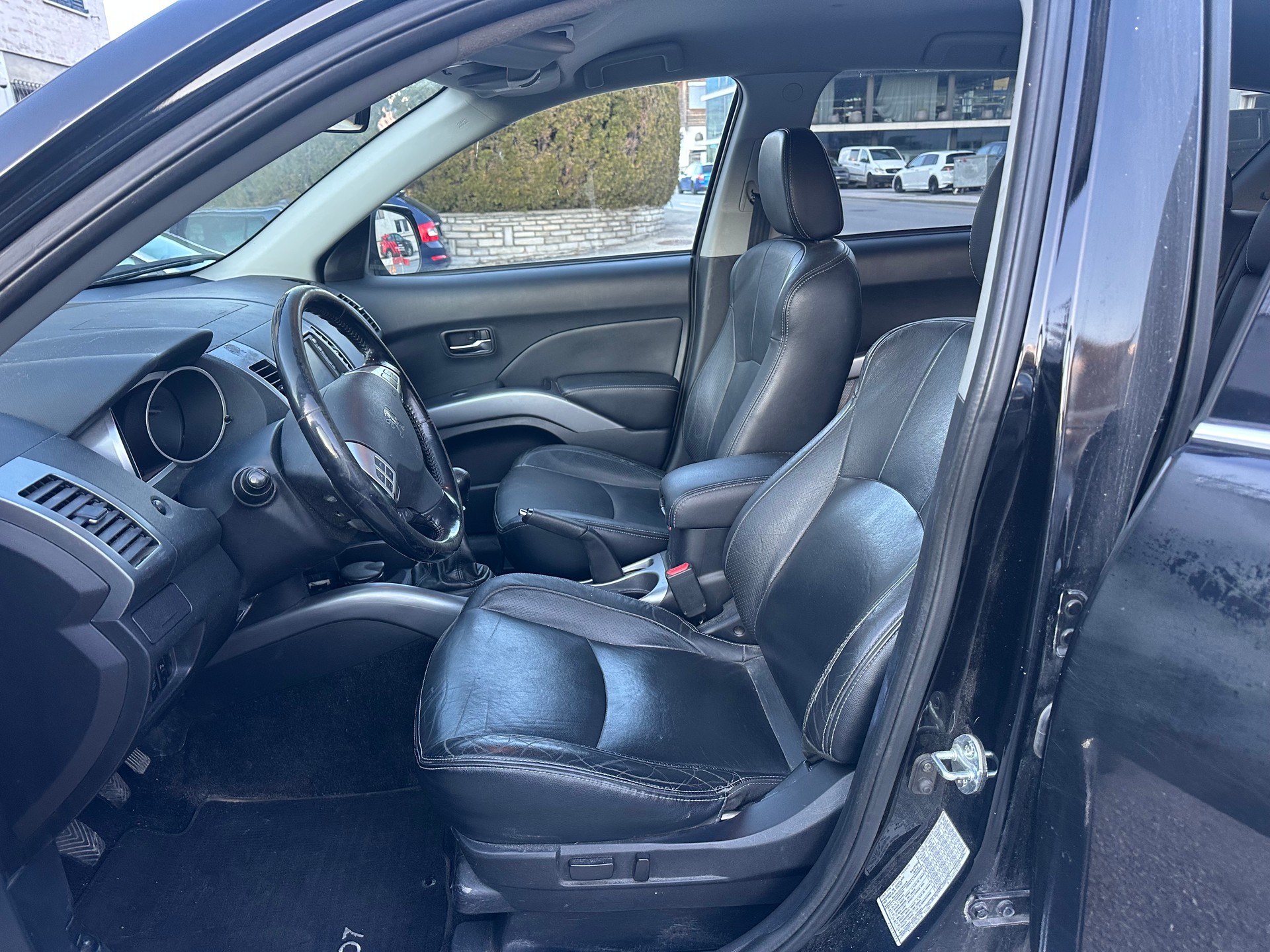 PEUGEOT 4007 2.2 HDi Platinum Edition-image-8