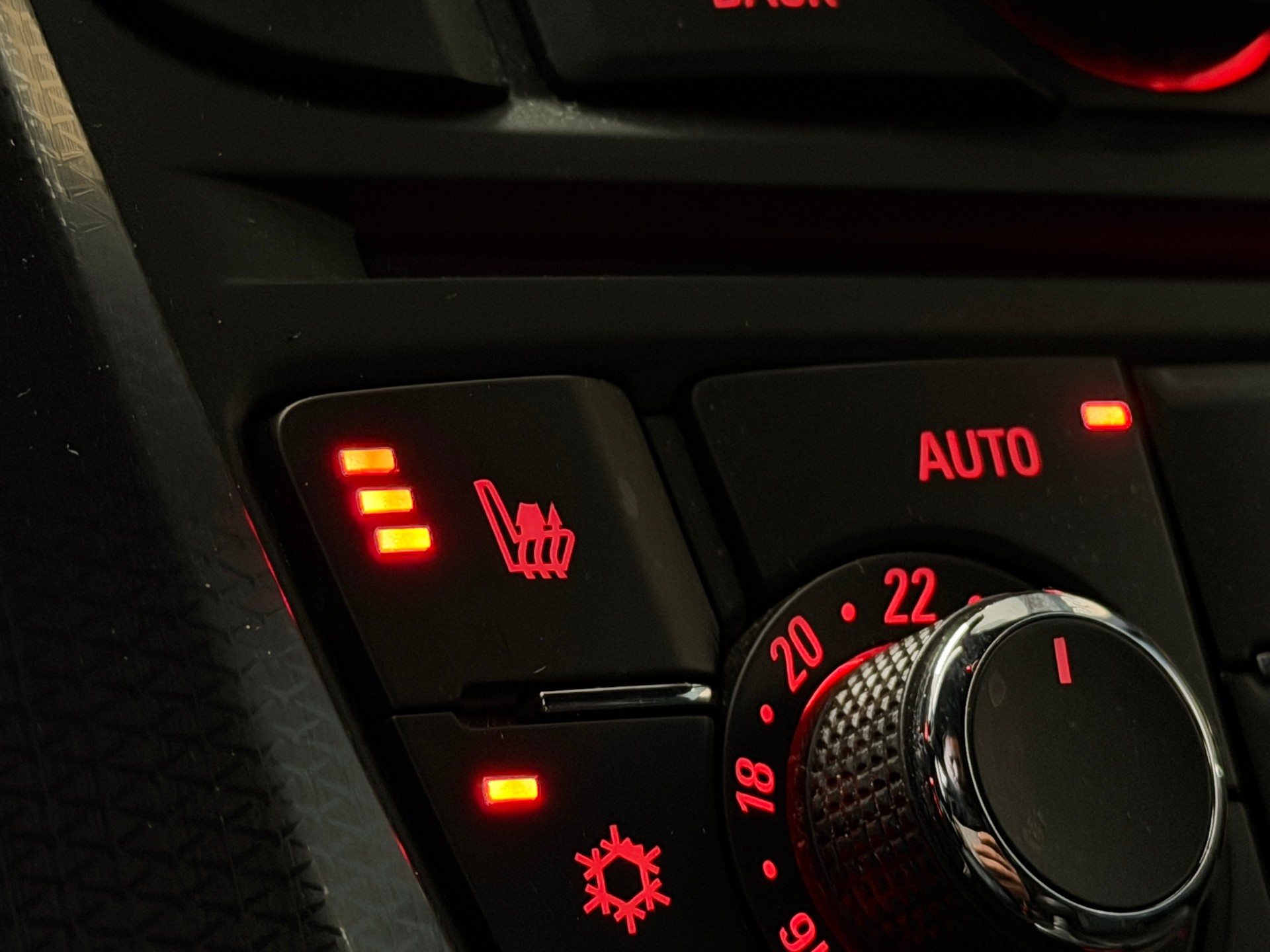 OPEL Astra GTC 2.0i 16V Turbo OPC-image-13