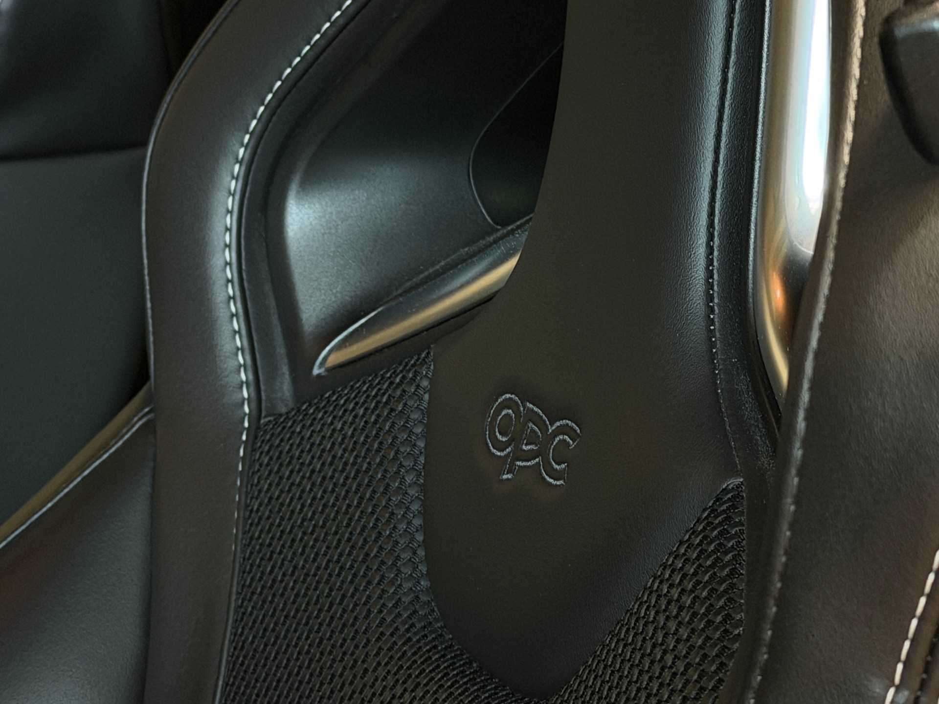 OPEL Astra GTC 2.0i 16V Turbo OPC-image-14
