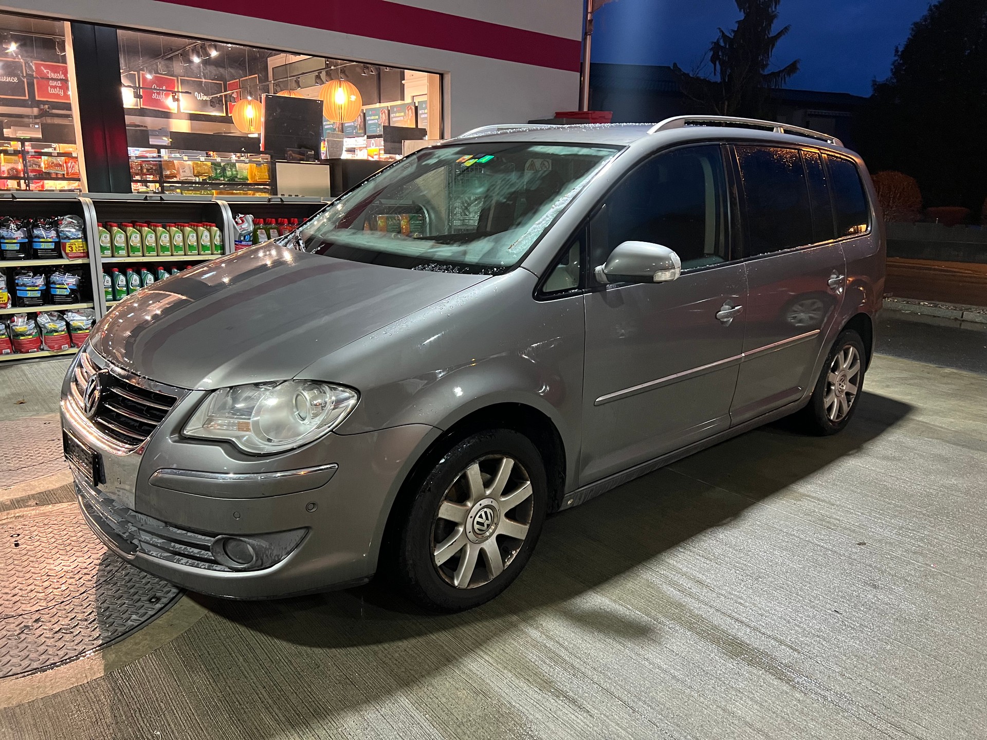 VW Touran 1.4 TSI Highline 7 Plätze-showroom-element-1