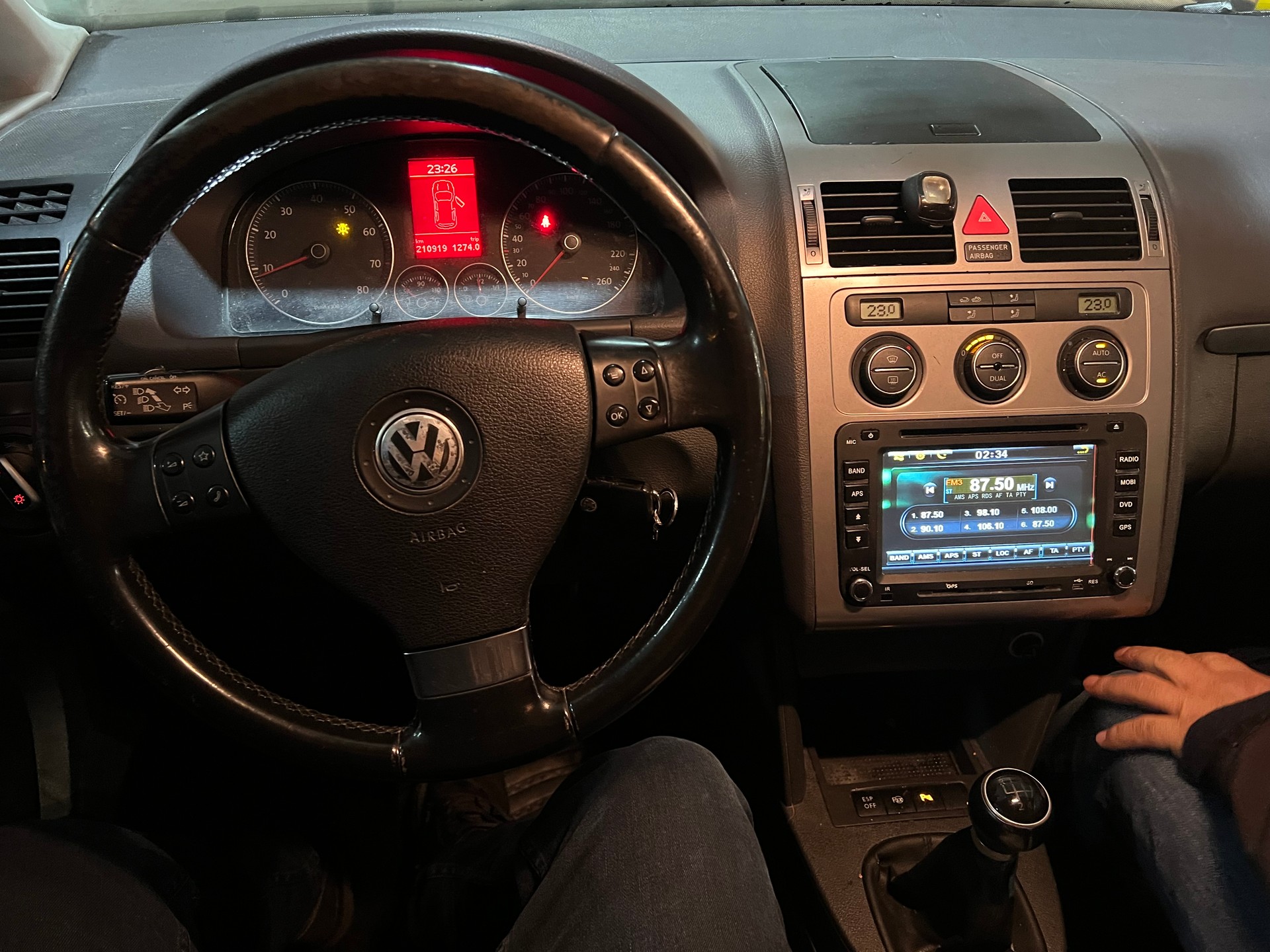 VW Touran 1.4 TSI Highline 7 Plätze-image-4