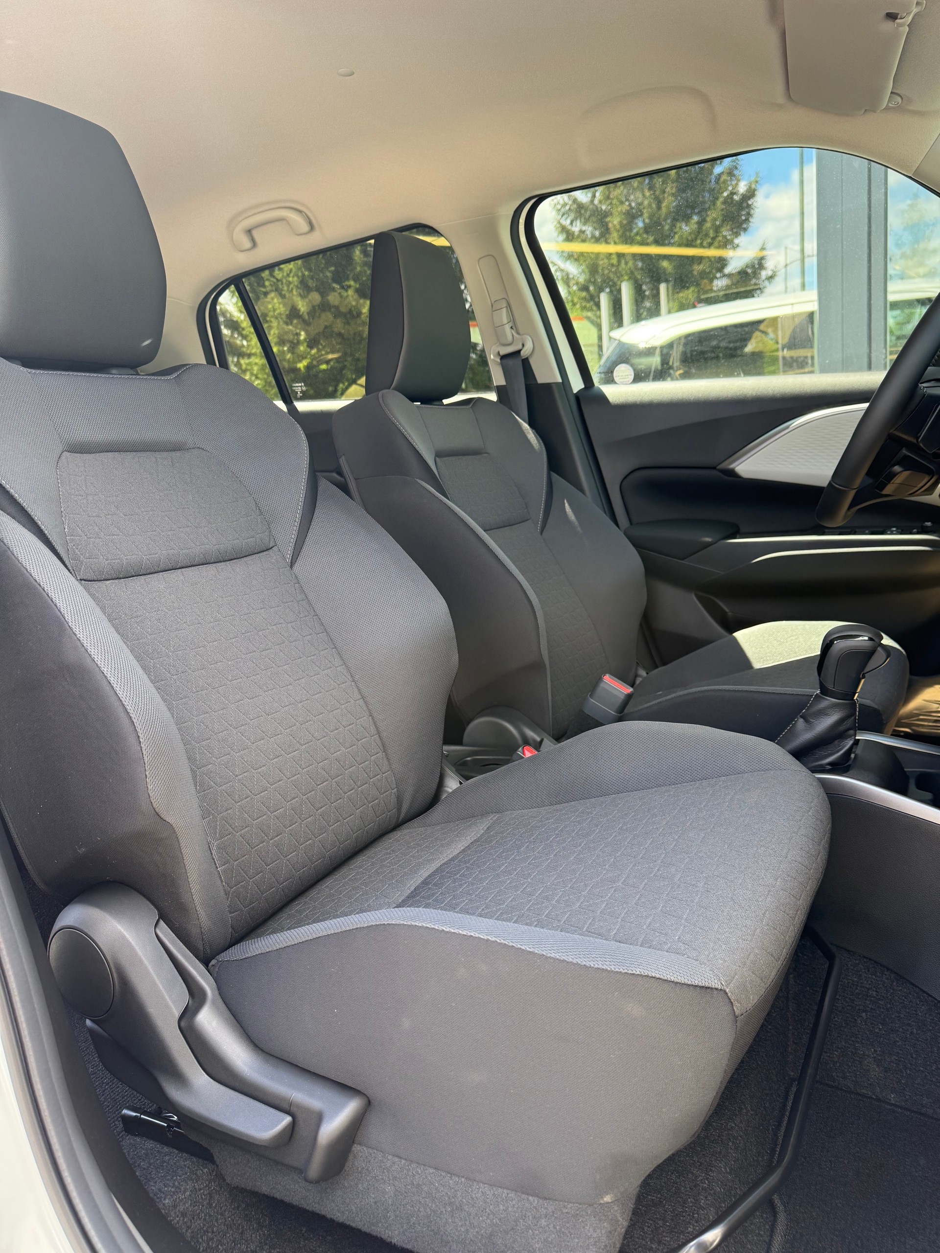 SUZUKI Swift 1.2 Sakura Top Hybrid CVT-image-9