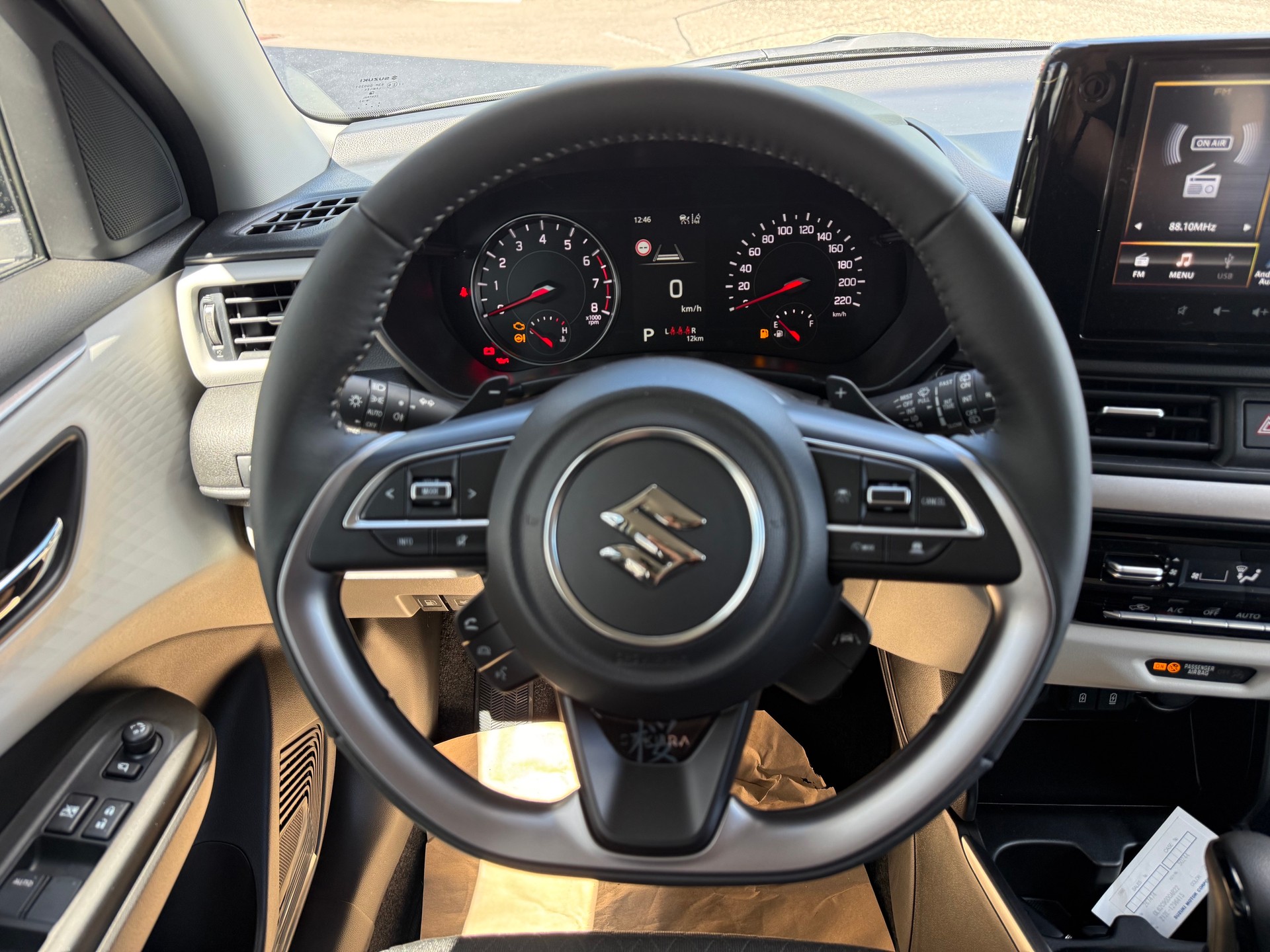 SUZUKI Swift 1.2 Sakura Top Hybrid CVT-image-11