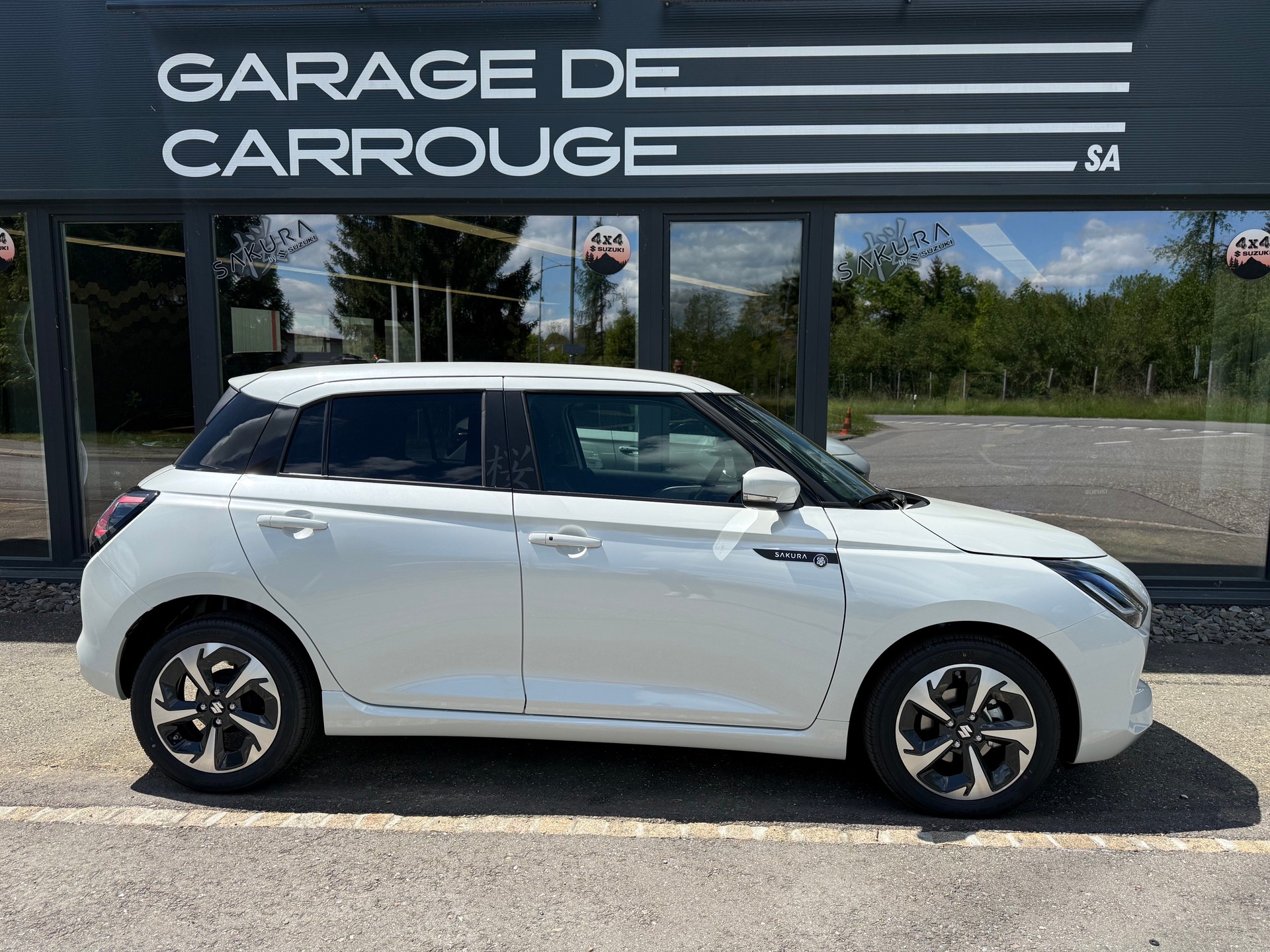 SUZUKI Swift 1.2 Sakura Top Hybrid CVT-image-6