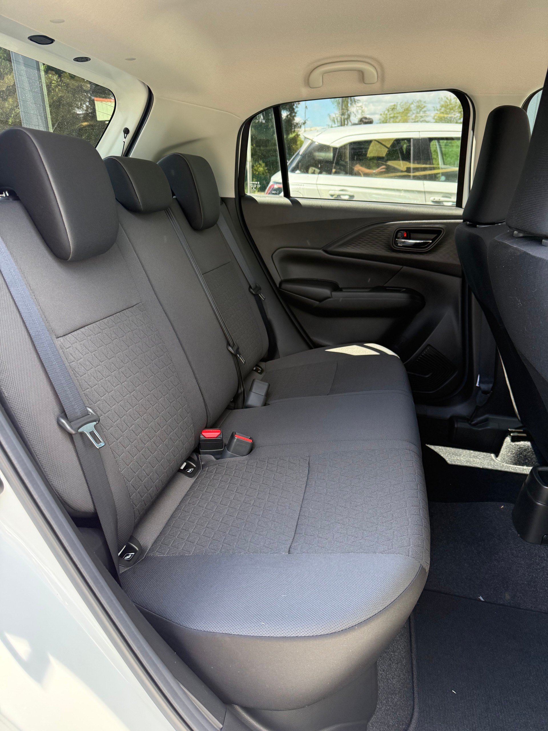 SUZUKI Swift 1.2 Sakura Top Hybrid CVT-image-8