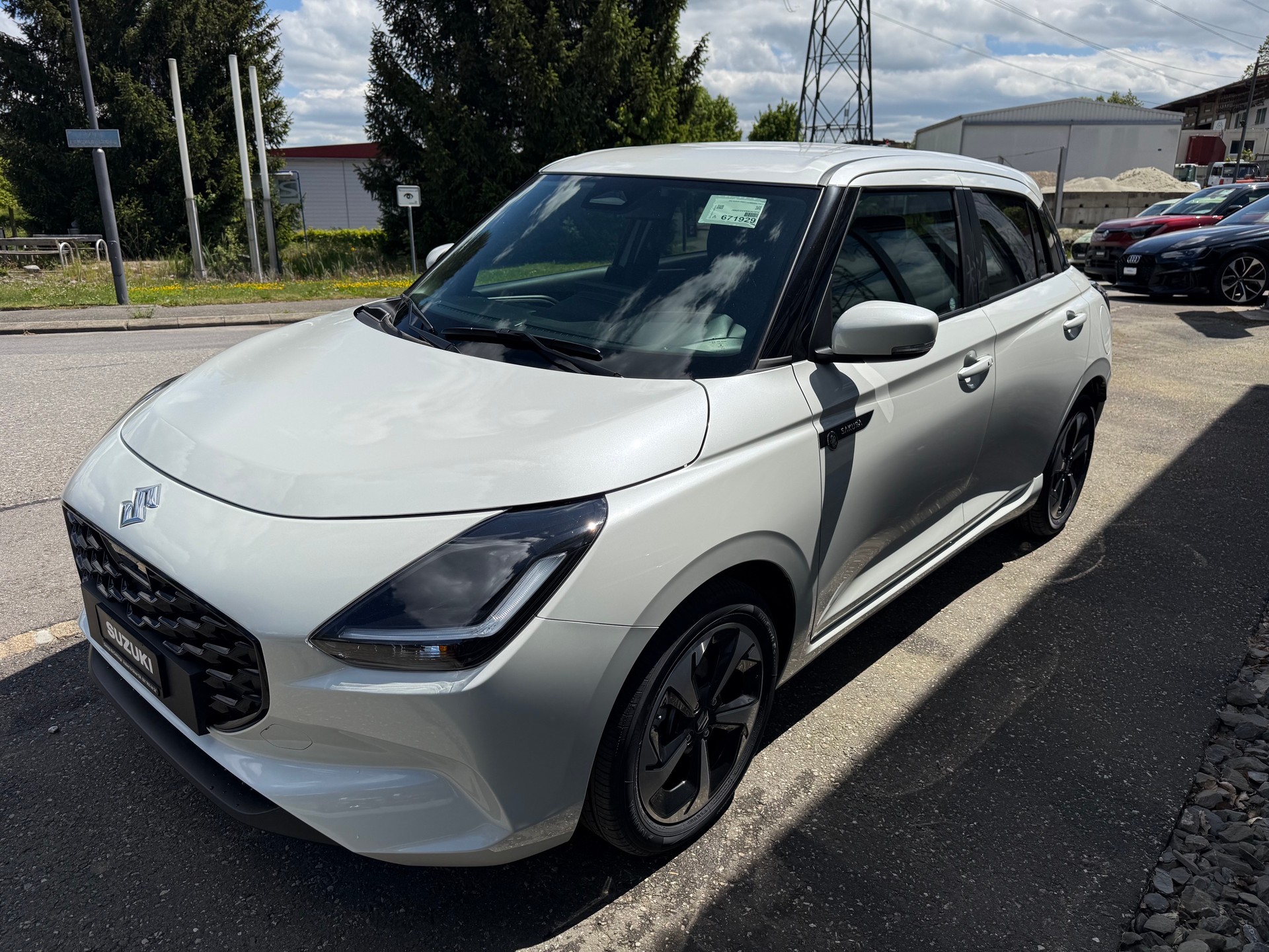 SUZUKI Swift 1.2 Sakura Top Hybrid CVT-image-2