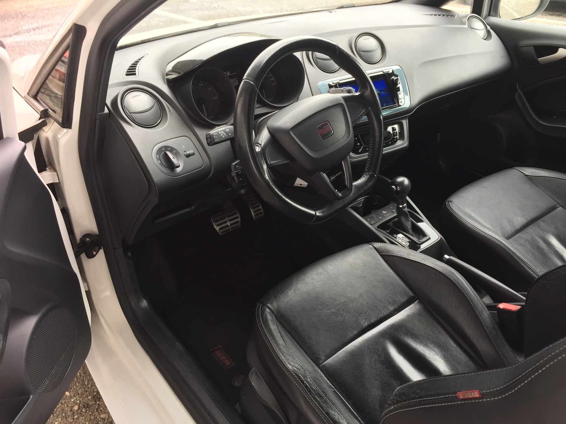 SEAT Ibiza SC 1.4 TSI Cupra DSG-image-10