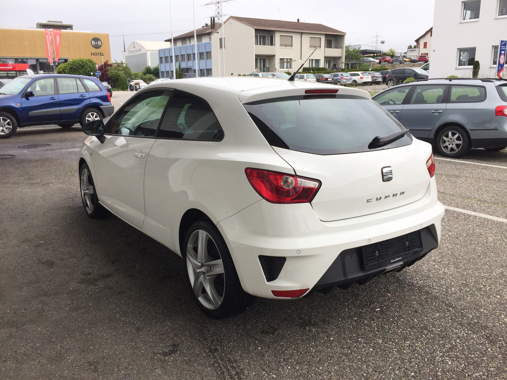 SEAT Ibiza SC 1.4 TSI Cupra DSG-image-5