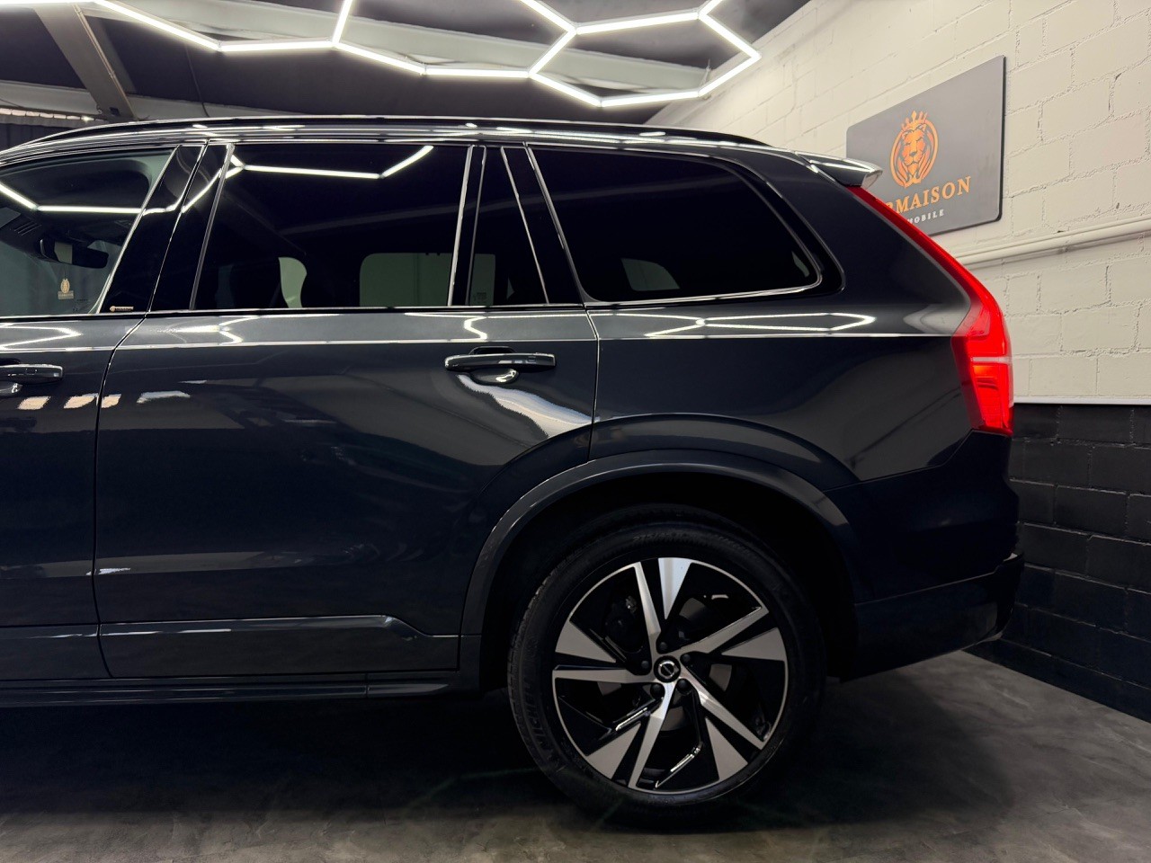 VOLVO XC90 B5 Diesel Mild Hybrid AWD R-Design | 360° Kamera | 7.Plätzer | Harman/Kardon | ACC | Standheizung-showroom-element-3