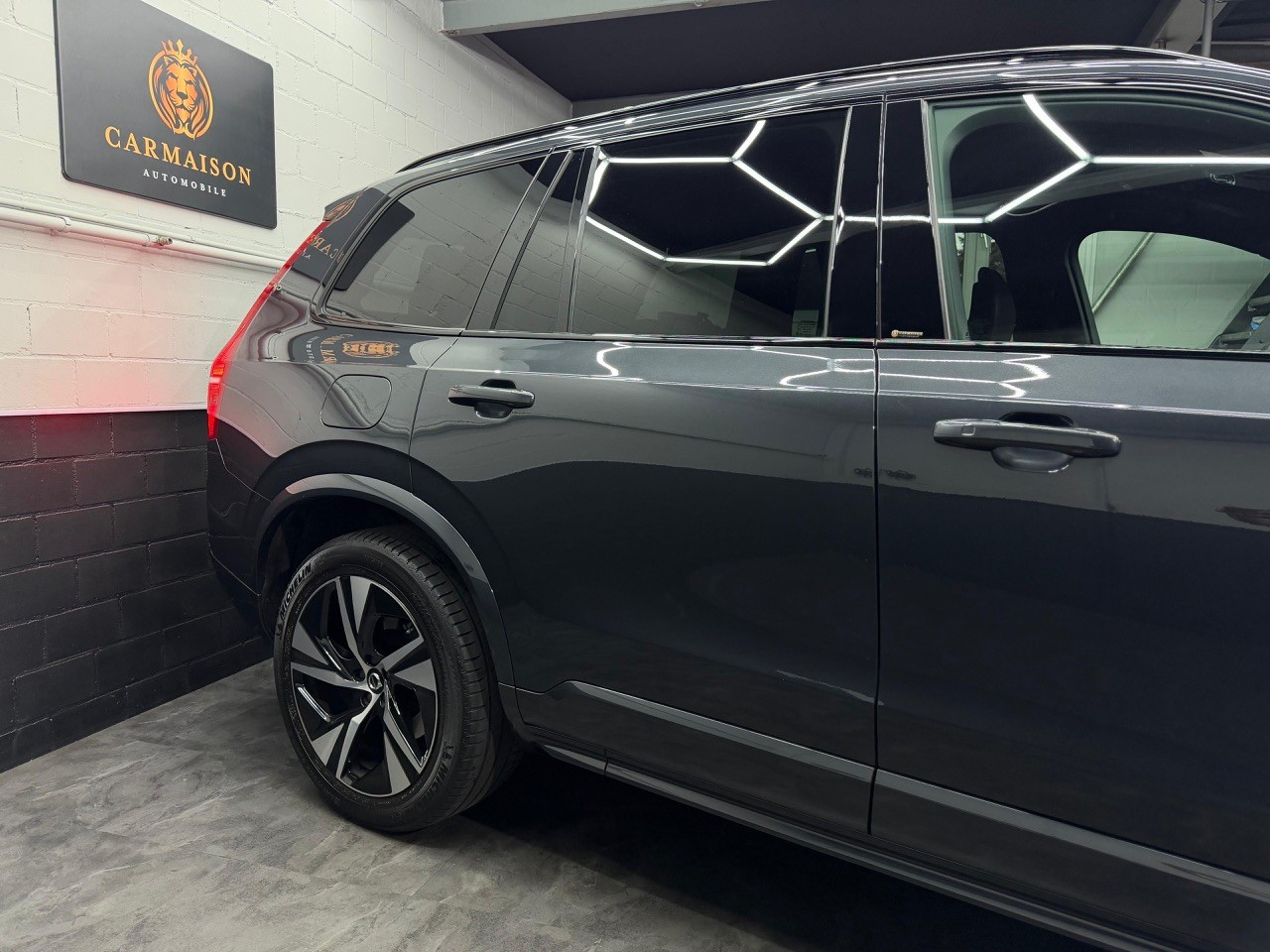 VOLVO XC90 B5 Diesel Mild Hybrid AWD R-Design | 360° Kamera | 7.Plätzer | Harman/Kardon | ACC | Standheizung-image-4