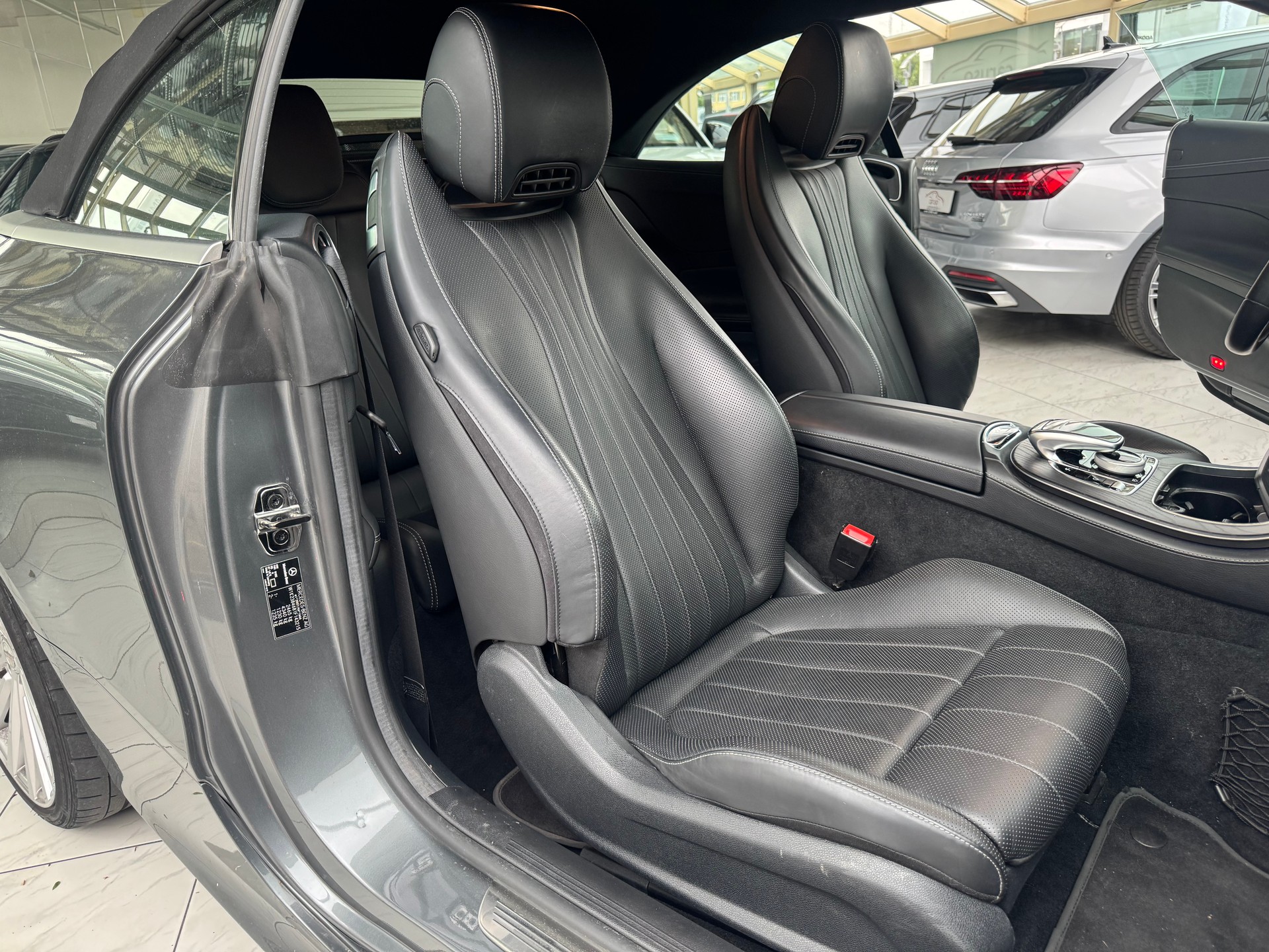 MERCEDES-BENZ E 450 Cabriolet AMG Line 4 Matic 9G-Tronic-image-8