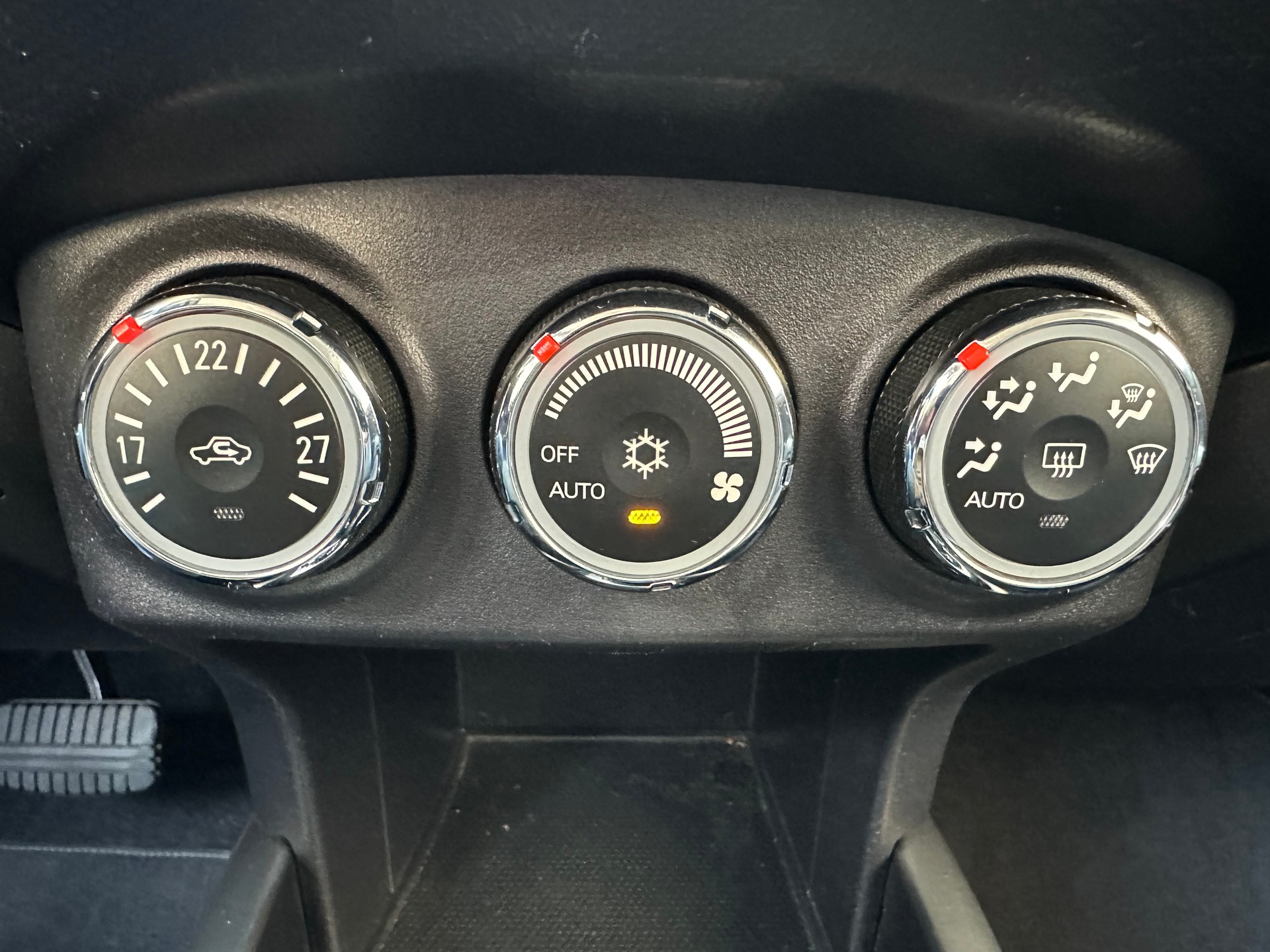 PEUGEOT 4007 2.2 HDi Platinum Edition *7-Plätzer*-image-22