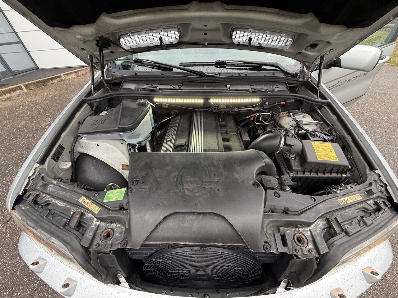 BMW X5 3.0i-image-13