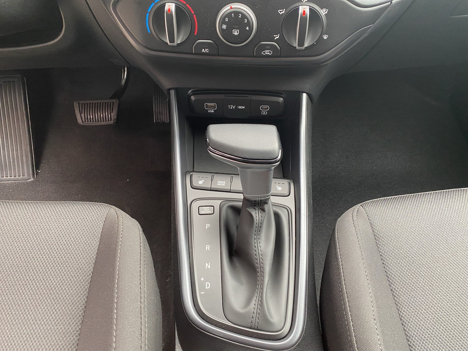 HYUNDAI i20 1.0 T-GDi Comfort DCT-image-13