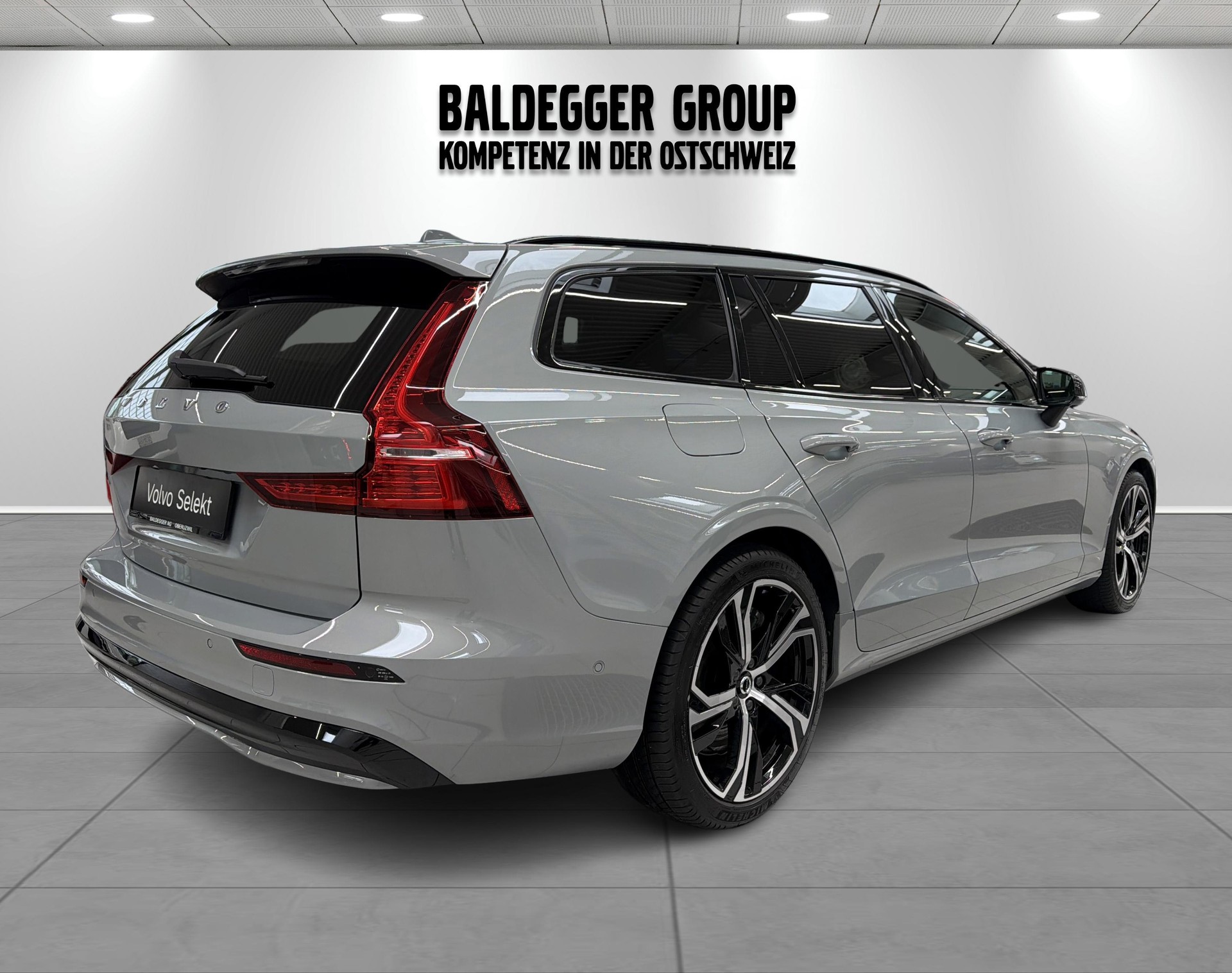 VOLVO V60 2.0 T6 TE Plus Dark eAWD-showroom-element-2