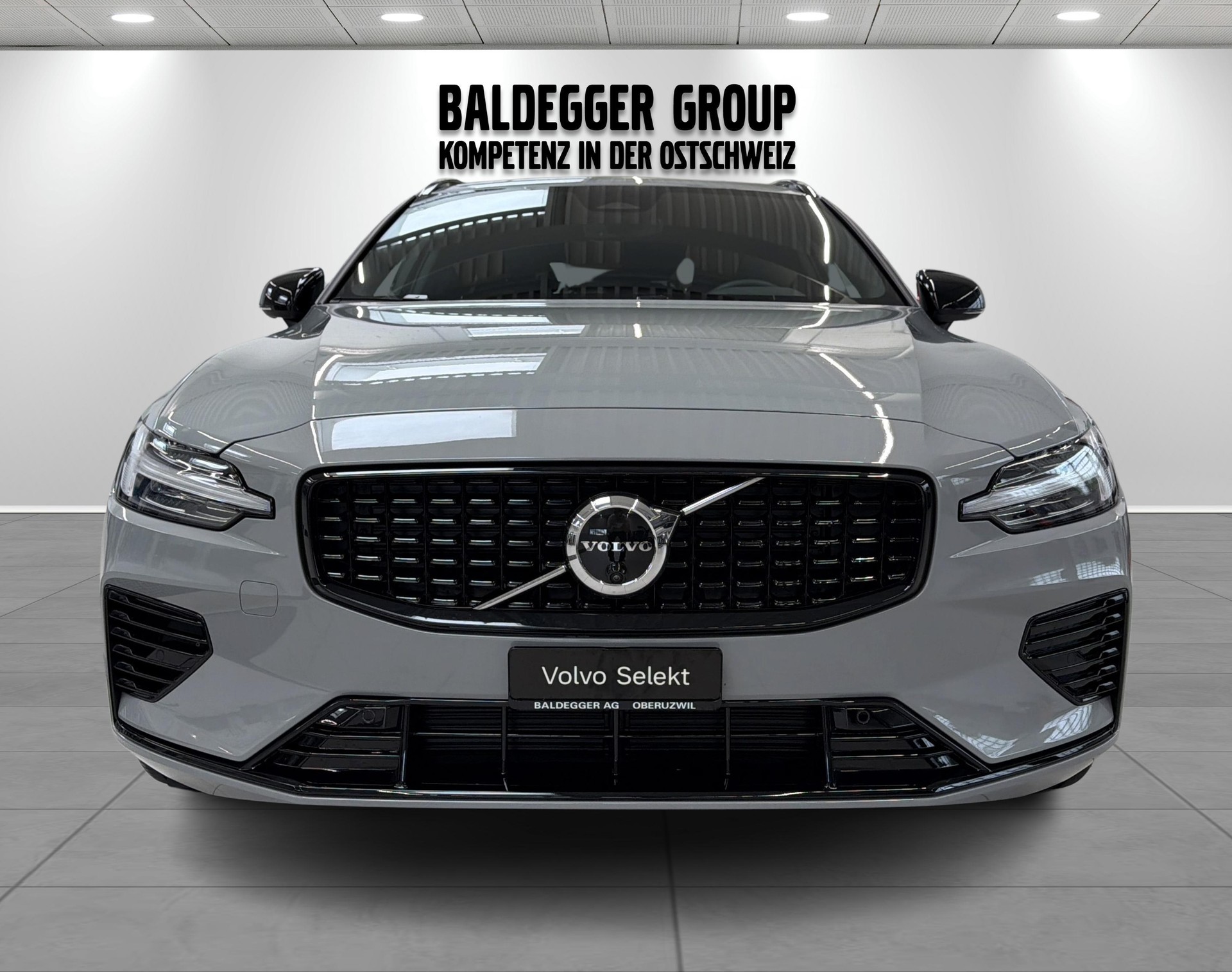 VOLVO V60 2.0 T6 TE Plus Dark eAWD-showroom-element-3