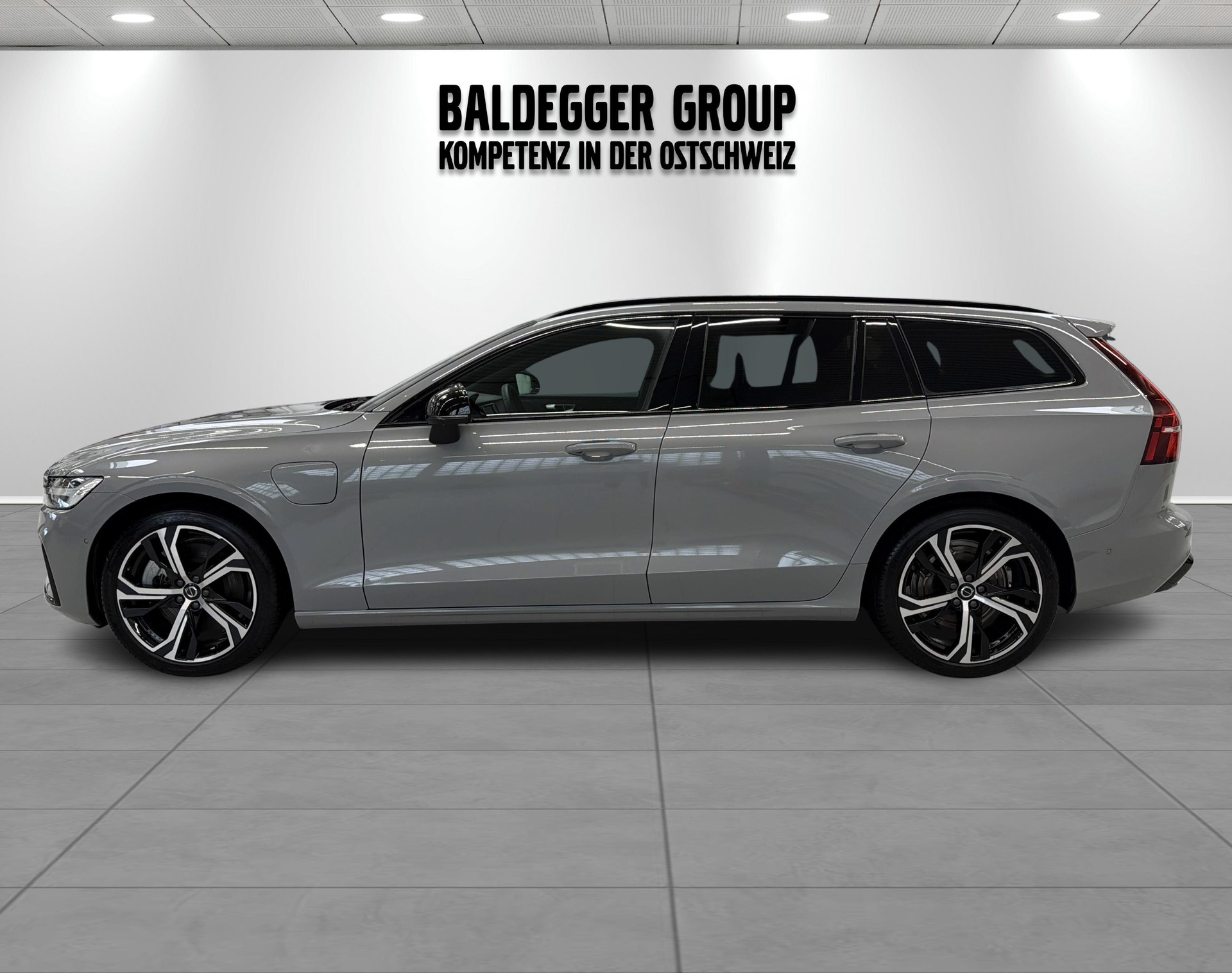 VOLVO V60 2.0 T6 TE Plus Dark eAWD-showroom-element-1