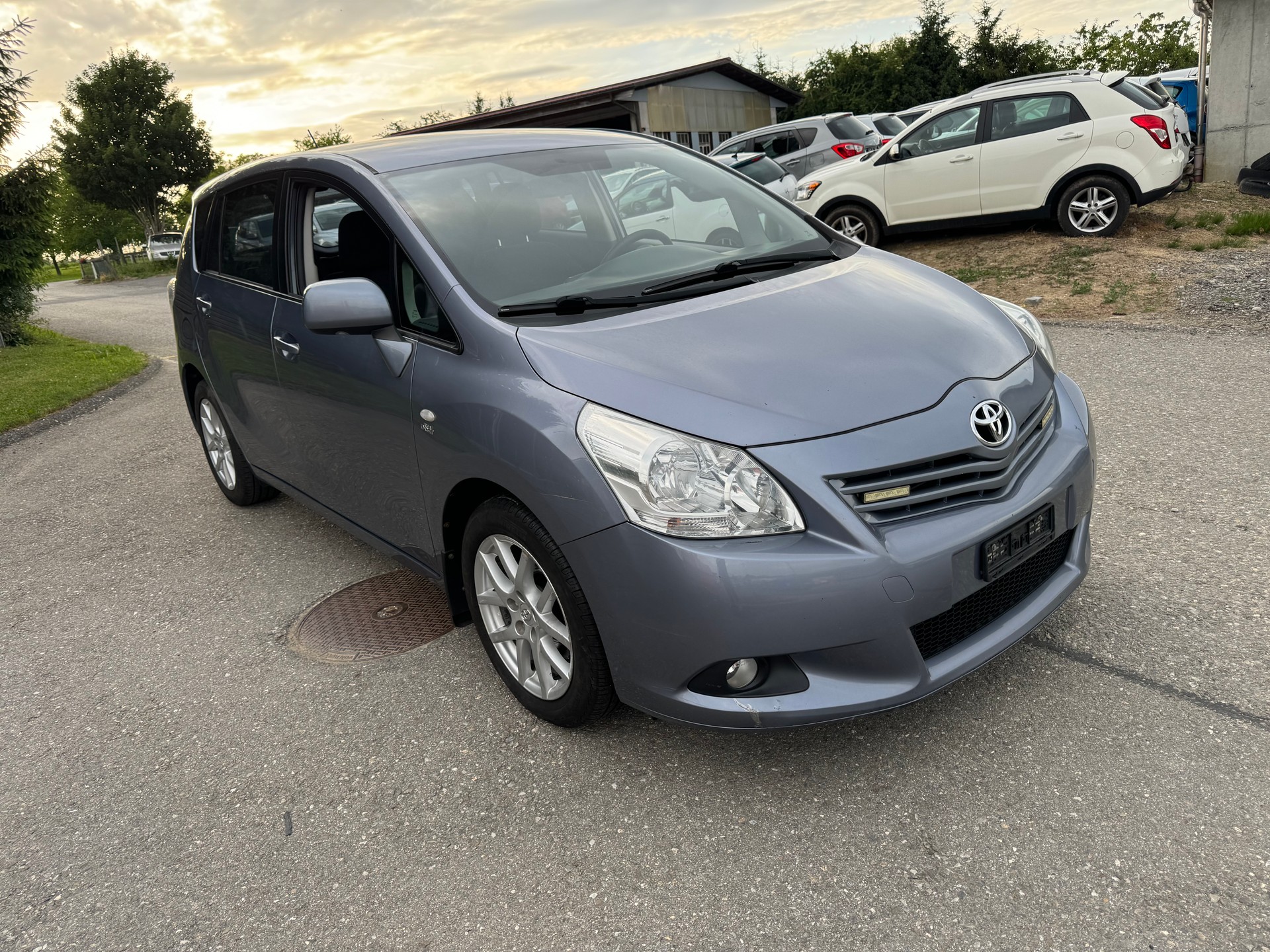 TOYOTA Verso 2.2 D-CAT Linea Sol Automatic-image-2