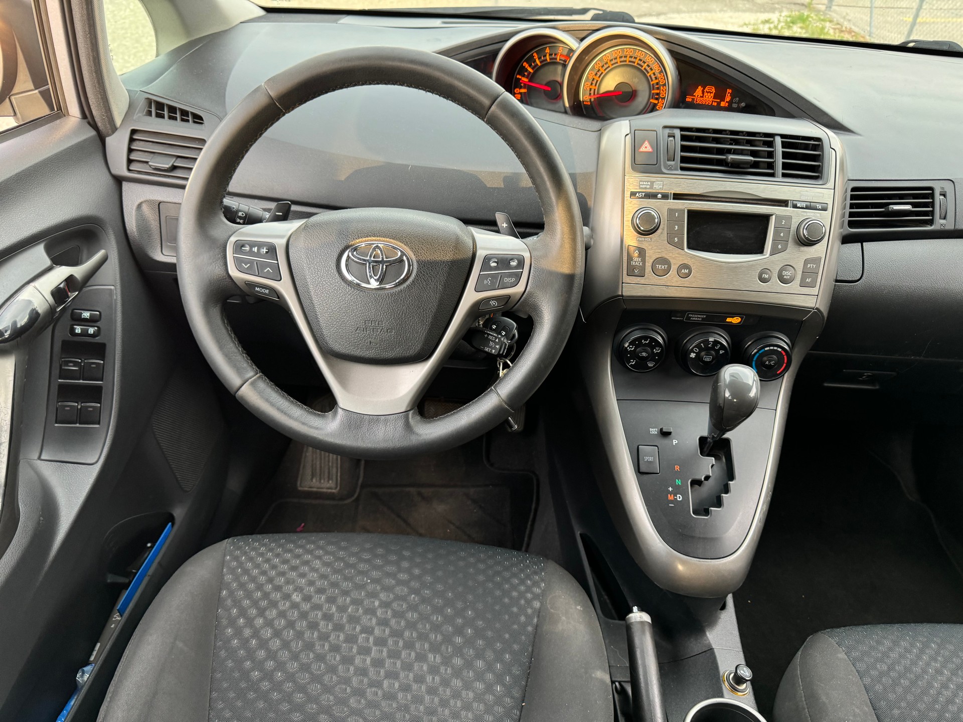 TOYOTA Verso 2.2 D-CAT Linea Sol Automatic-image-6