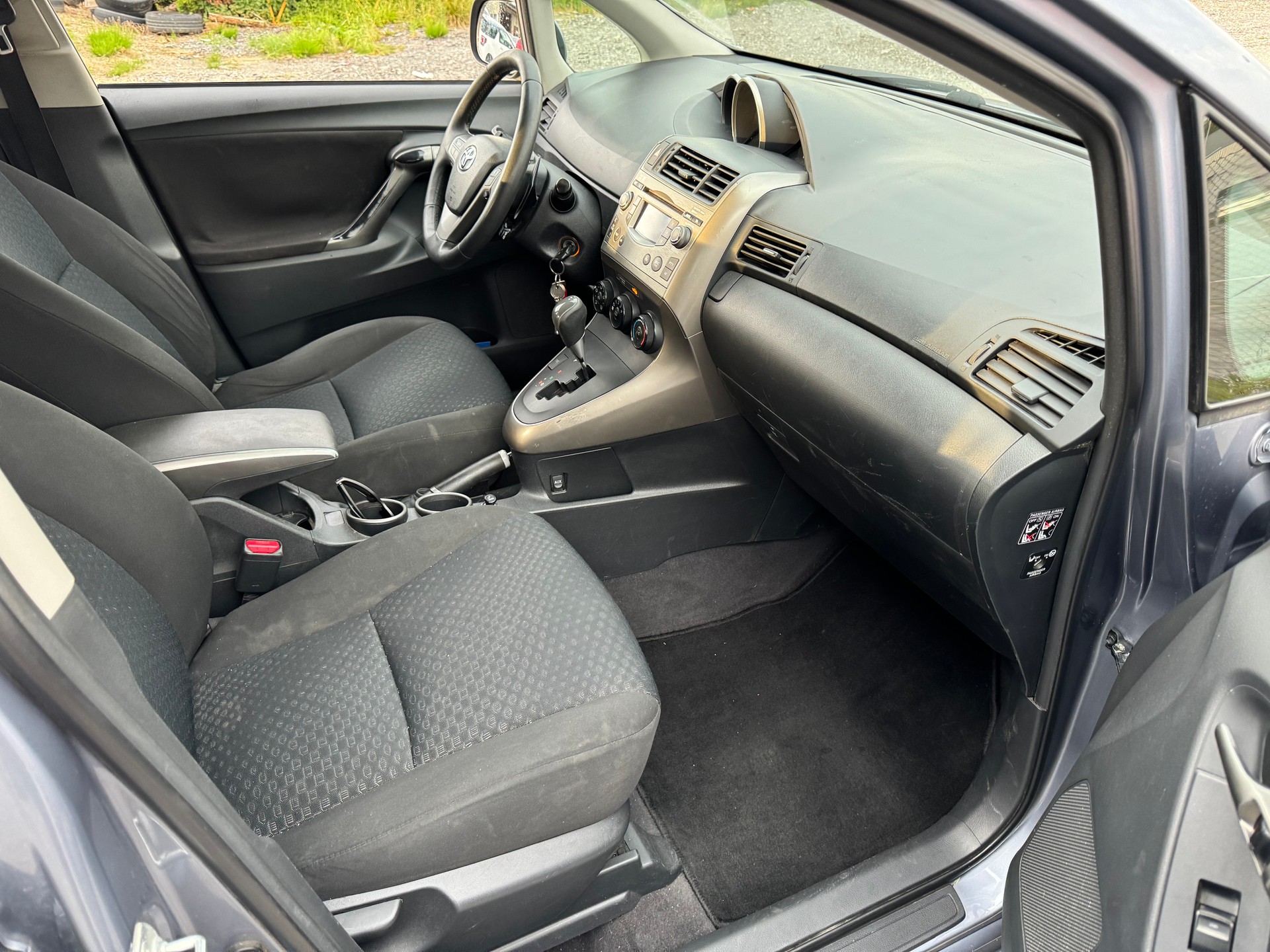 TOYOTA Verso 2.2 D-CAT Linea Sol Automatic-image-7