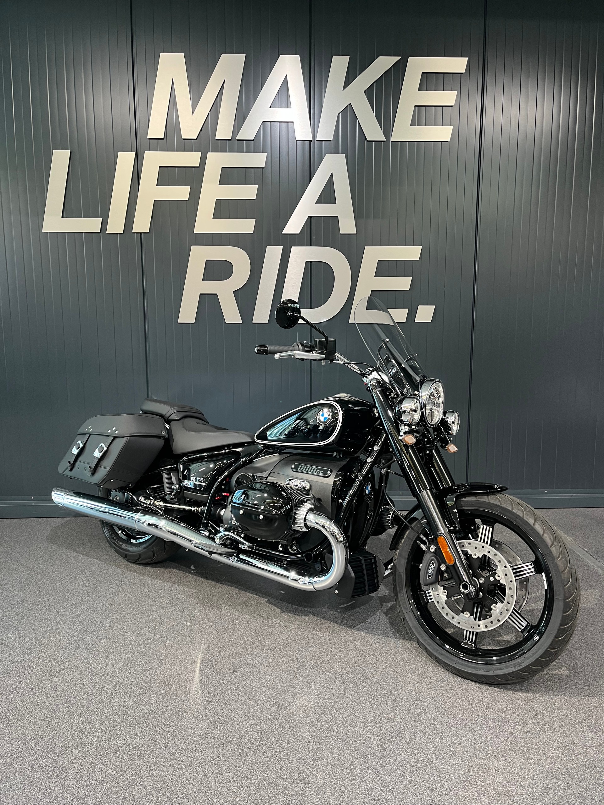 BMW R 18 Classic-image-1