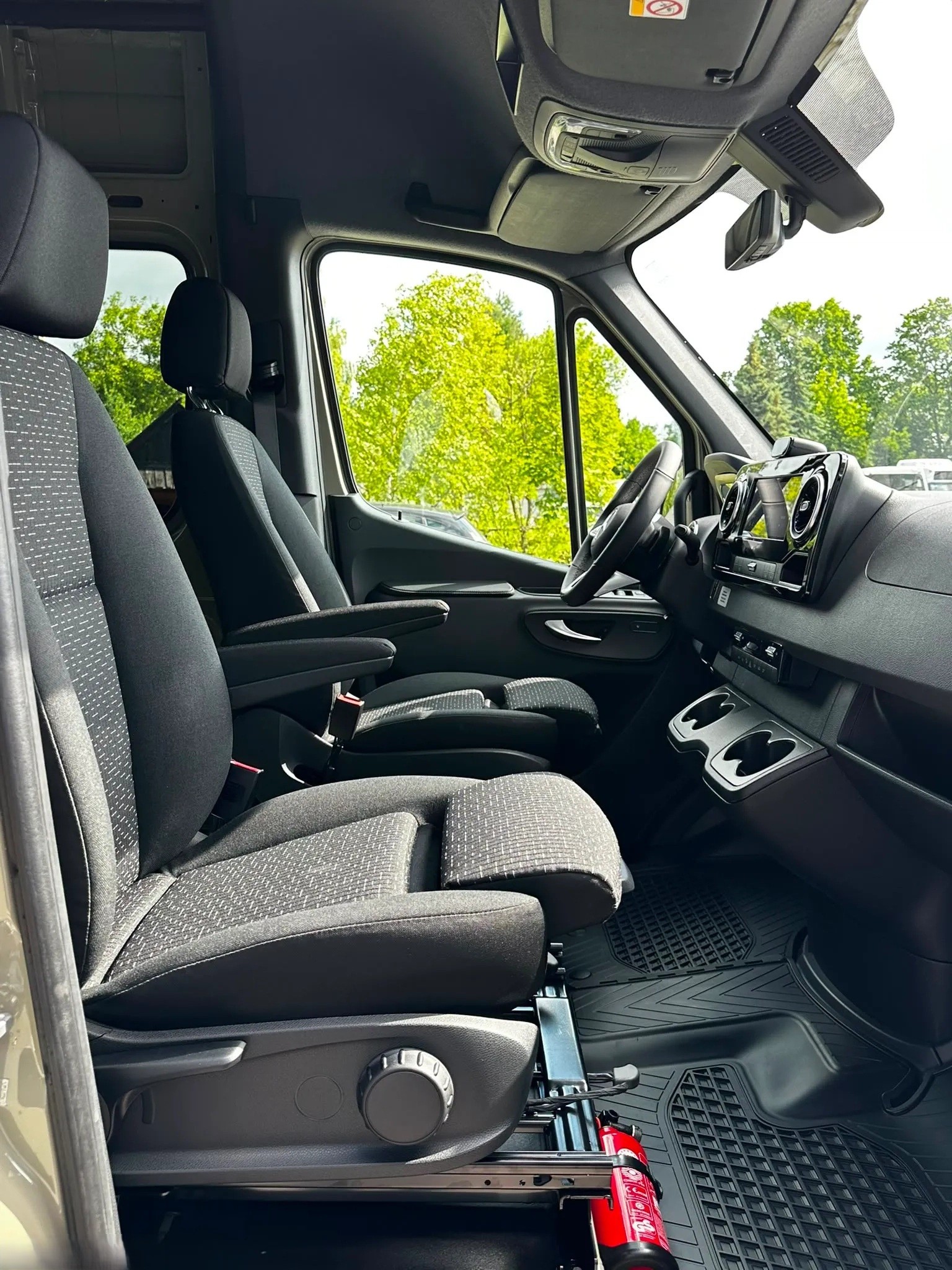 MERCEDES-BENZ Sprinter 319 CDI Lang 9G-TRONIC 4x4-image-9