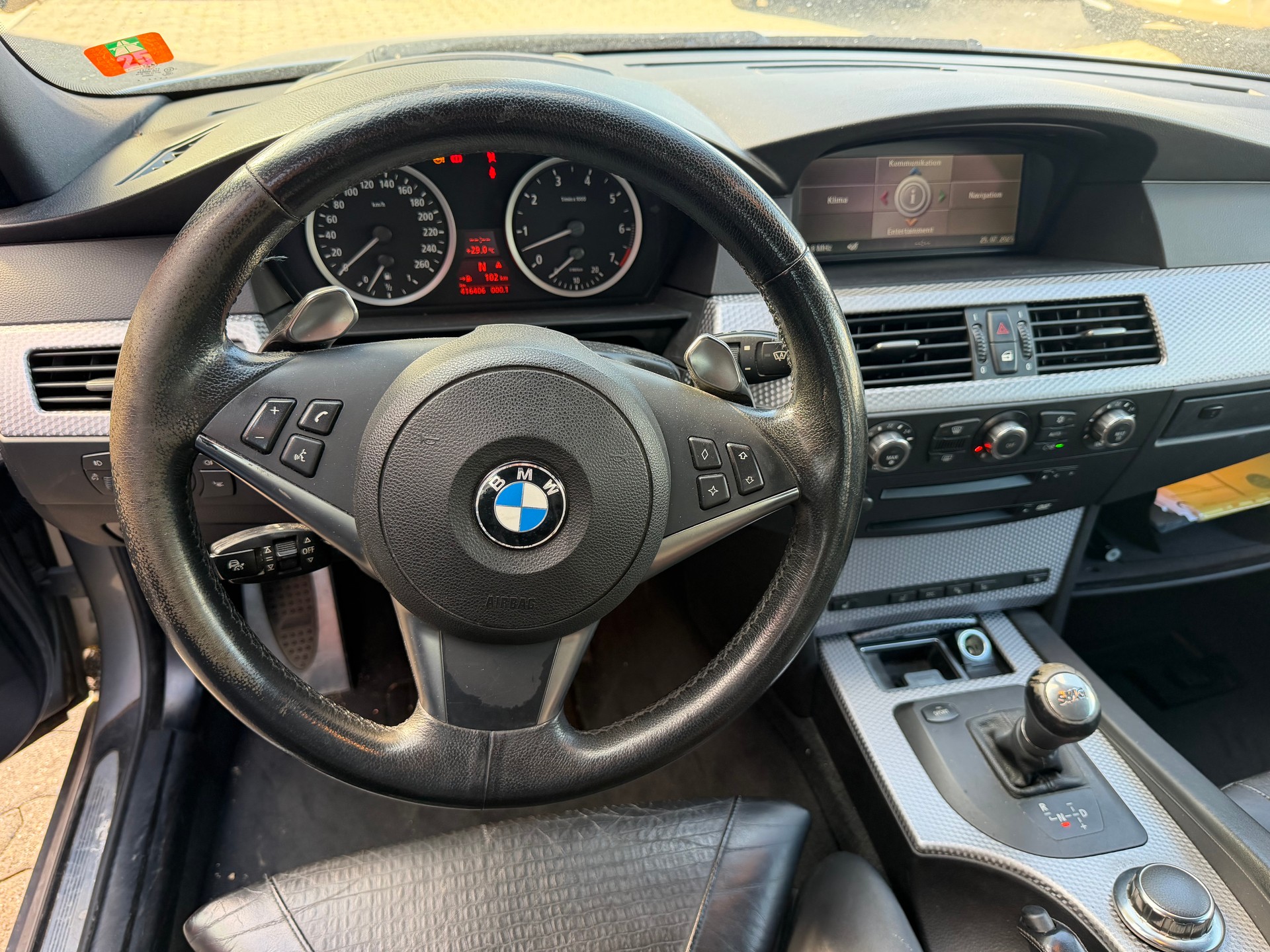 BMW 550i Touring-image-7
