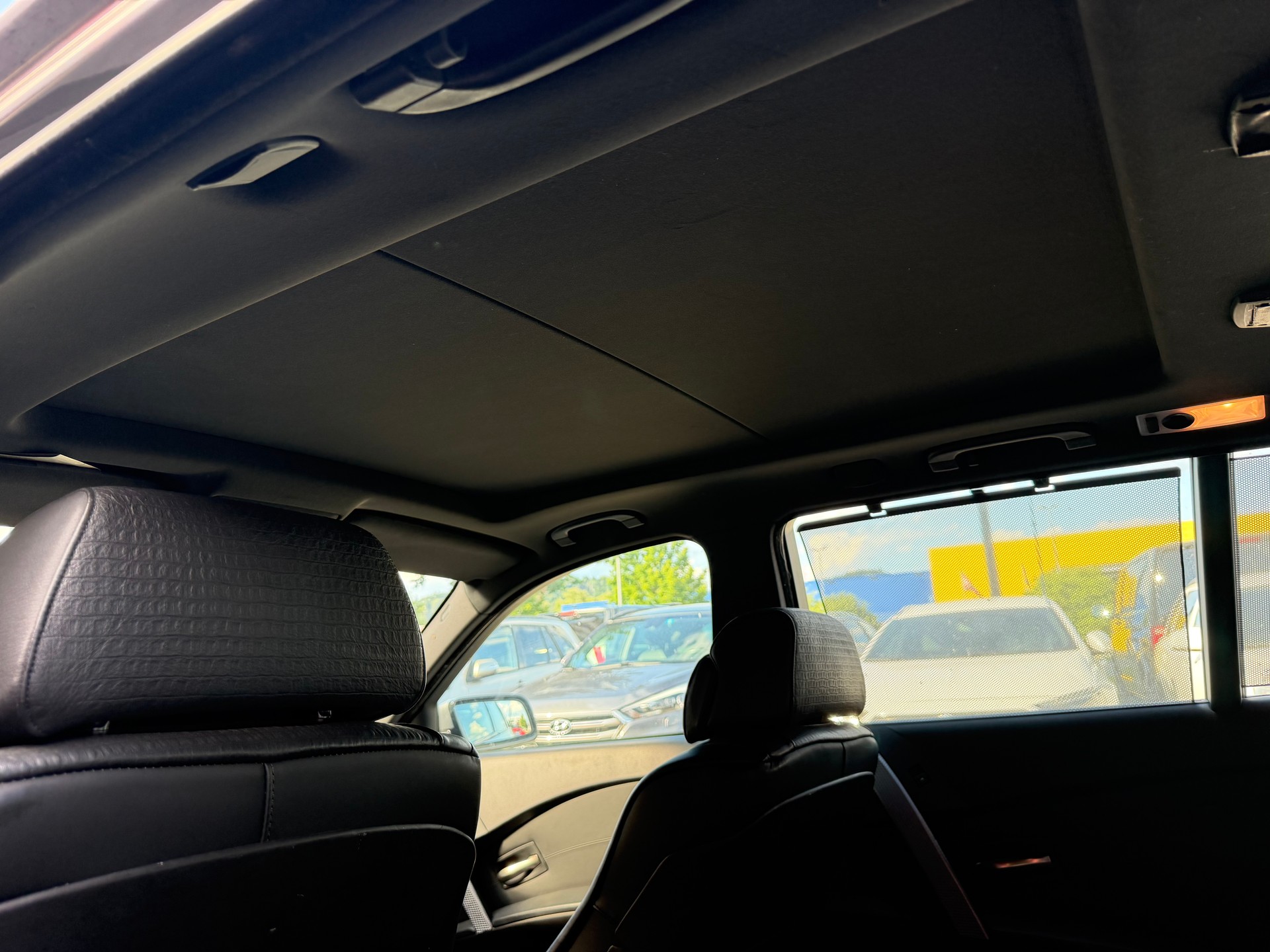 BMW 550i Touring-image-9
