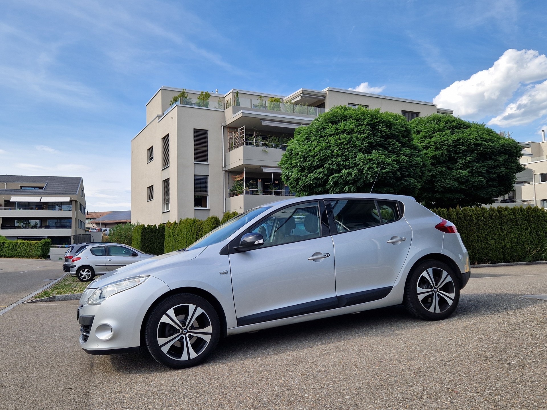 RENAULT Mégane 2.0 16V Bose CVT Automatik-showroom-element-1