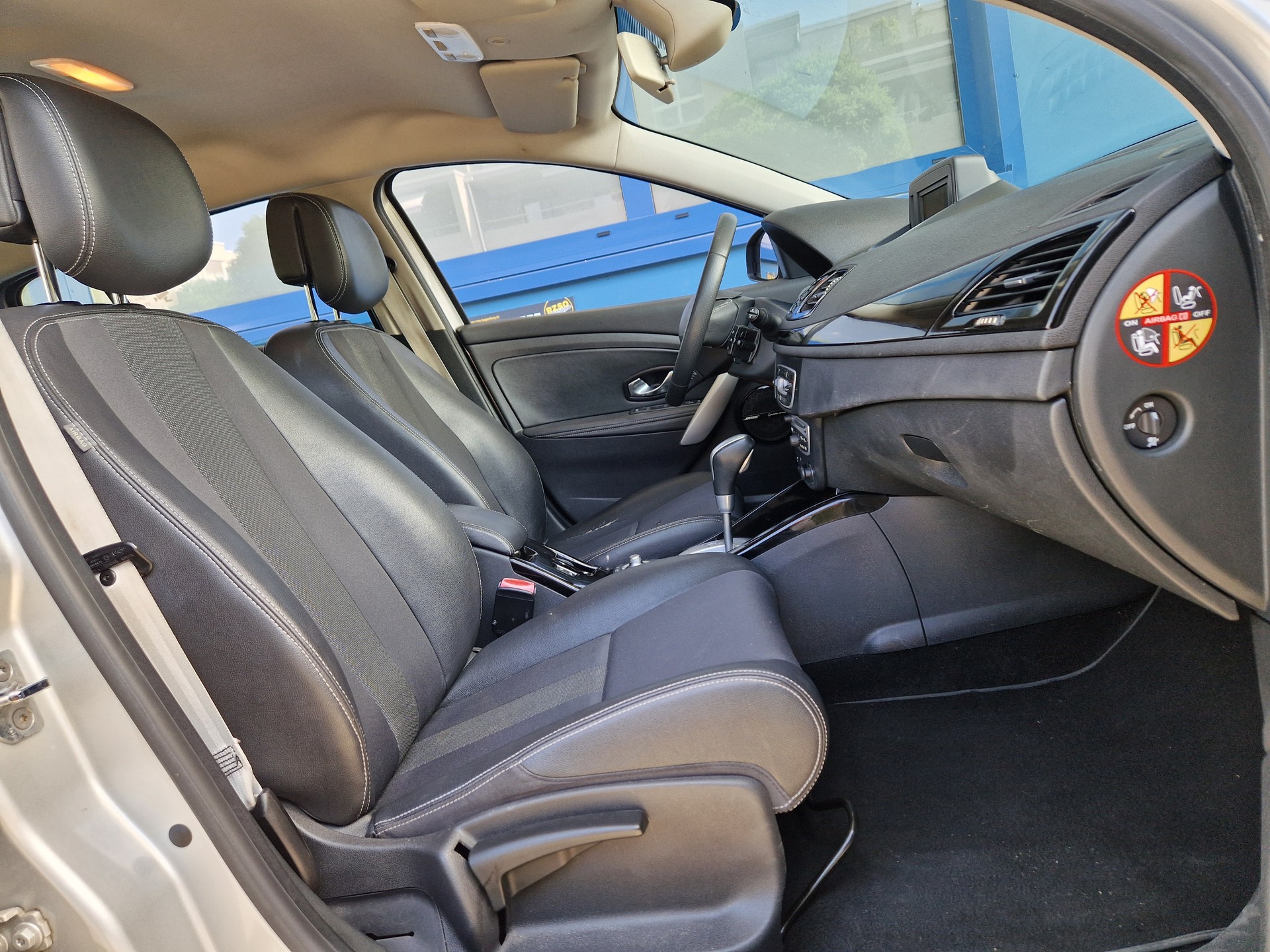 RENAULT Mégane 2.0 16V Bose CVT Automatik-image-7