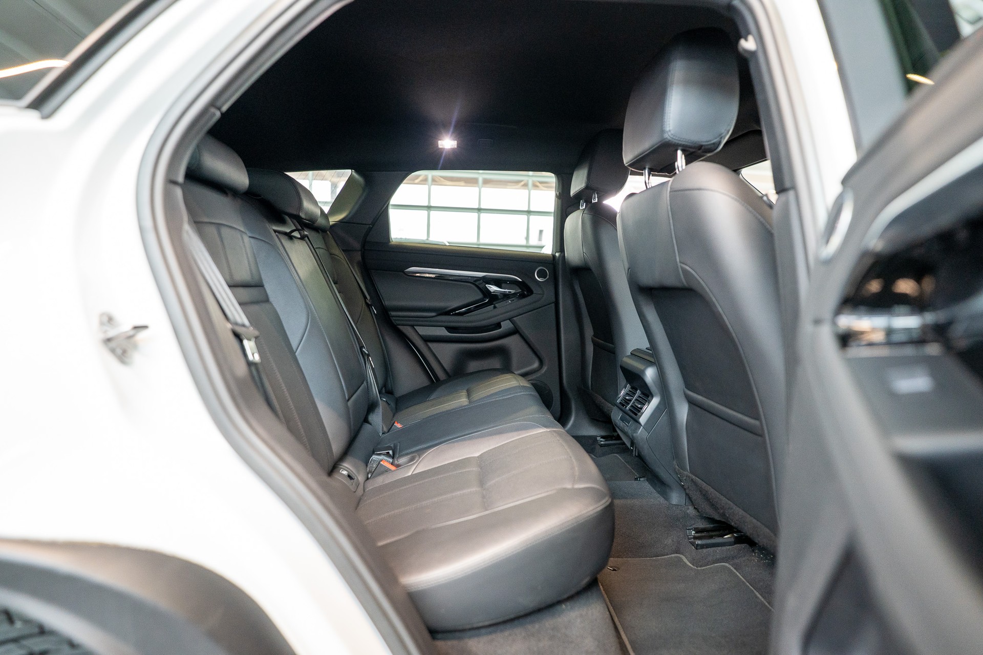 LAND ROVER Range Rover Evoque 2.0 D 165 R-Dynamic SE / Rückfahrkamera / el.Sitze / el.Heckklappe-image-13
