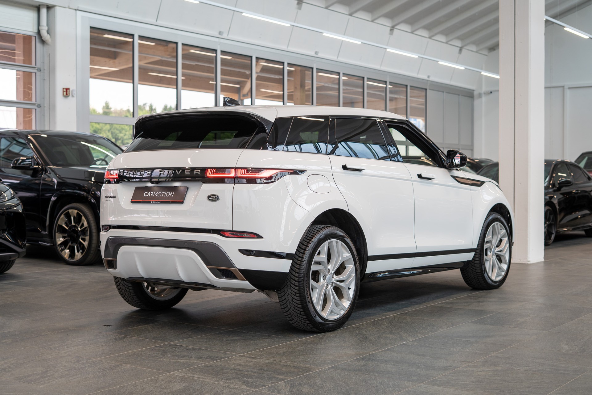 LAND ROVER Range Rover Evoque 2.0 D 165 R-Dynamic SE / Rückfahrkamera / el.Sitze / el.Heckklappe-showroom-element-3