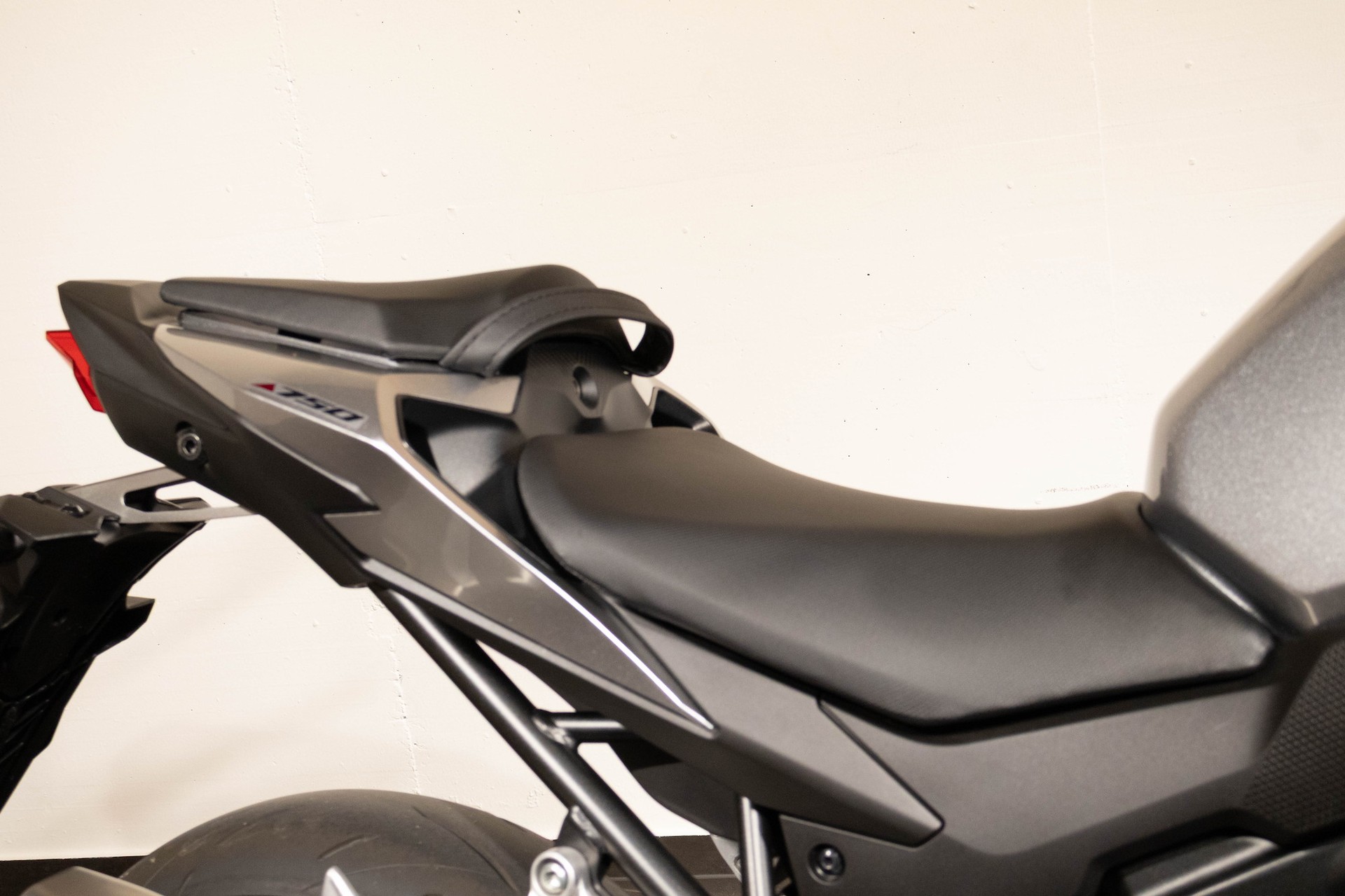 HONDA CB750 Hornet-image-11