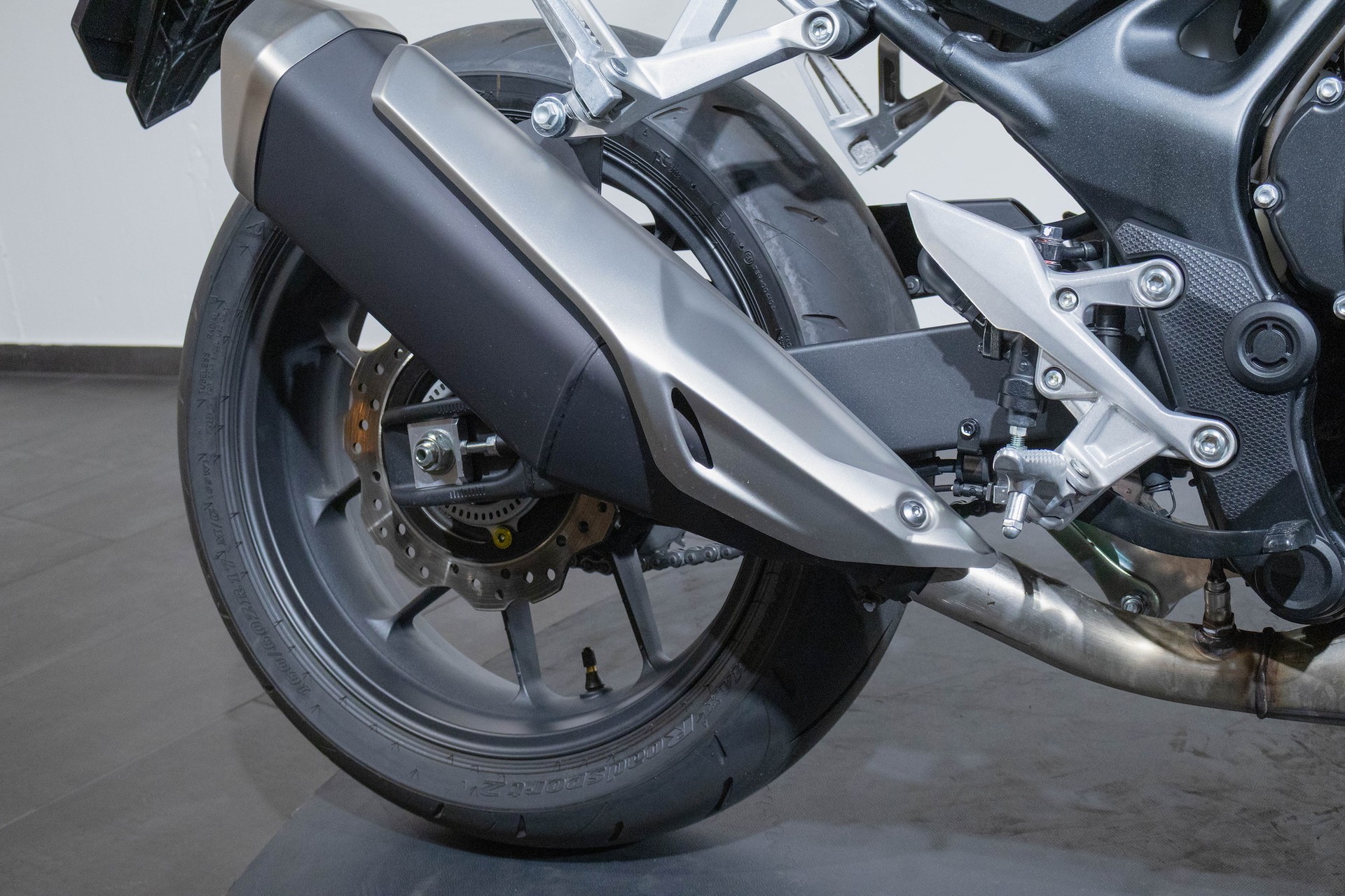 HONDA CB750 Hornet-image-15