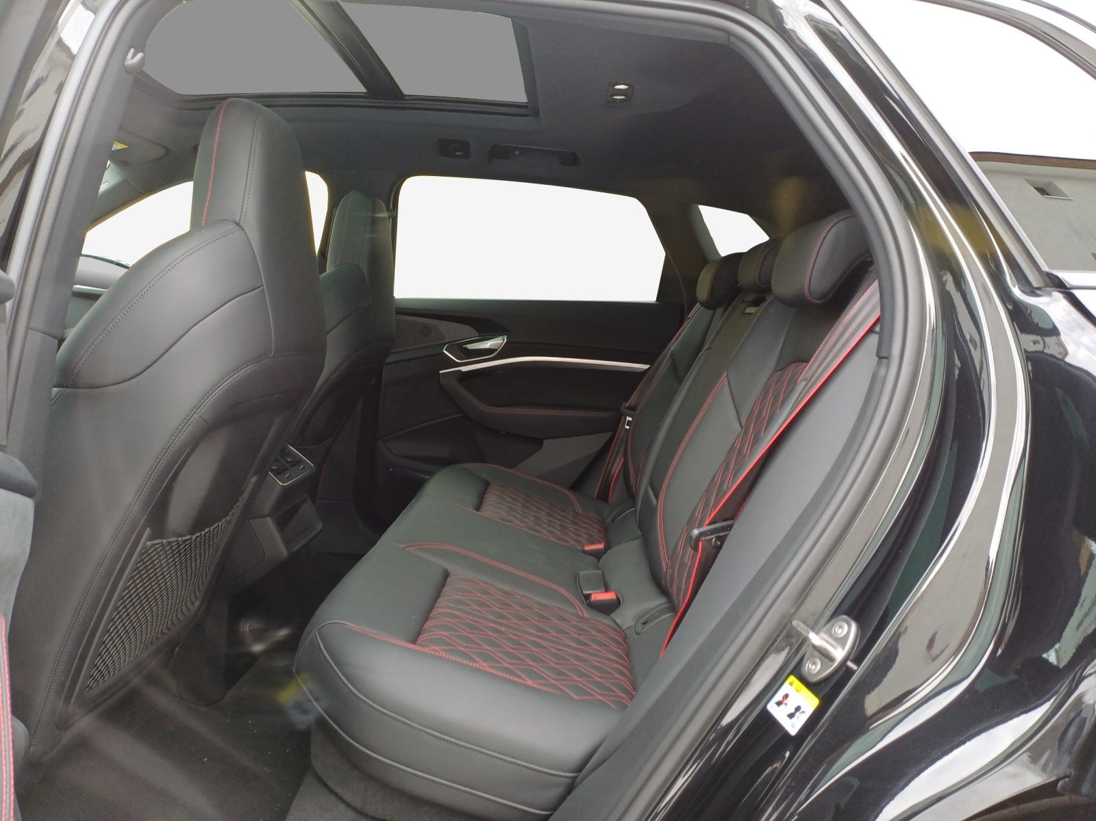 AUDI Q8 55 e-tron Black Edition quattro-image-11