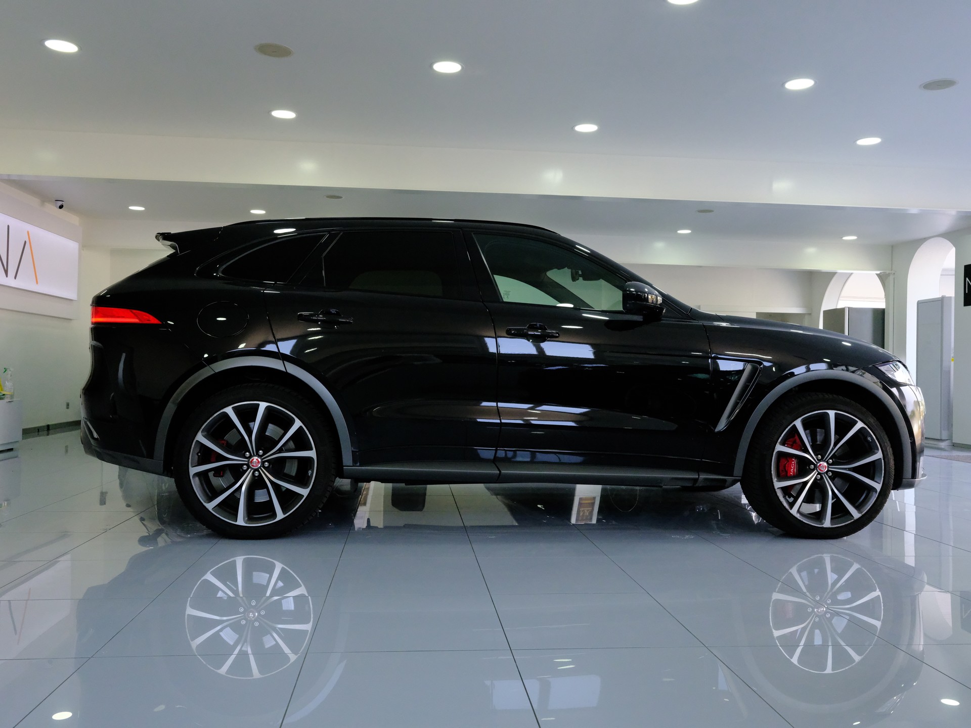 JAGUAR F-Pace 5.0 V8 SVR AWD Automatik-image-7