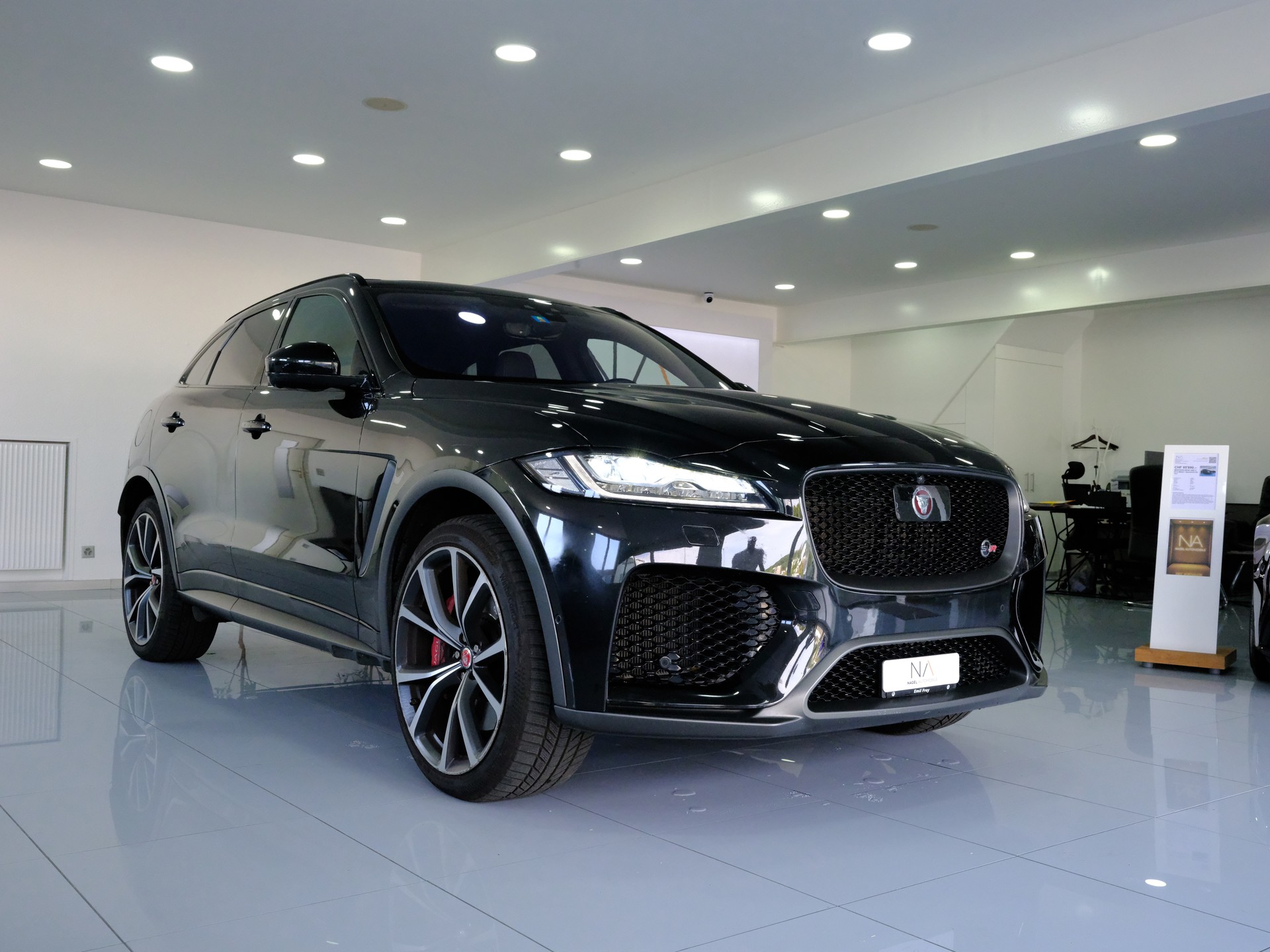 JAGUAR F-Pace 5.0 V8 SVR AWD Automatik-showroom-element-1