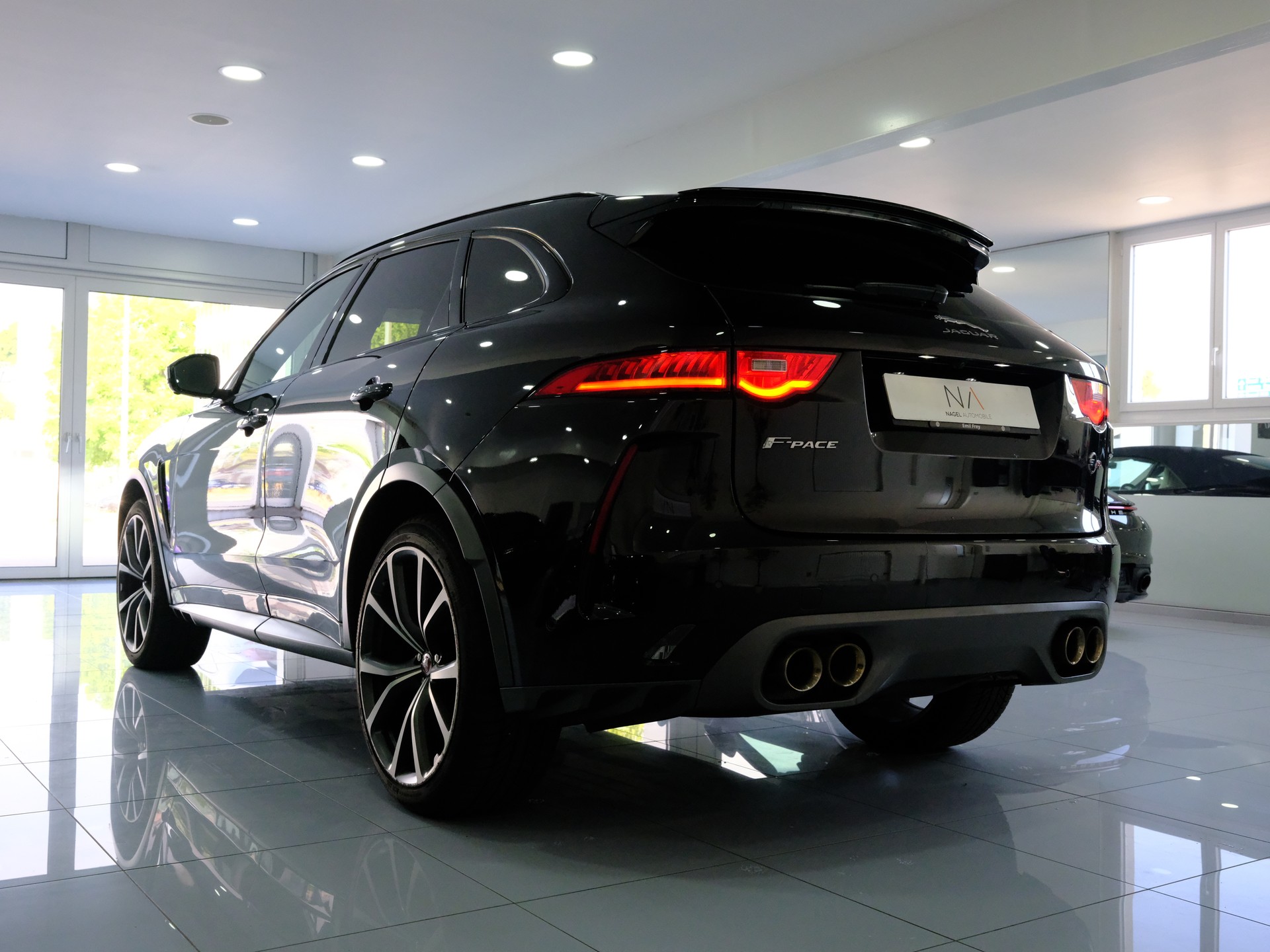JAGUAR F-Pace 5.0 V8 SVR AWD Automatik-image-4