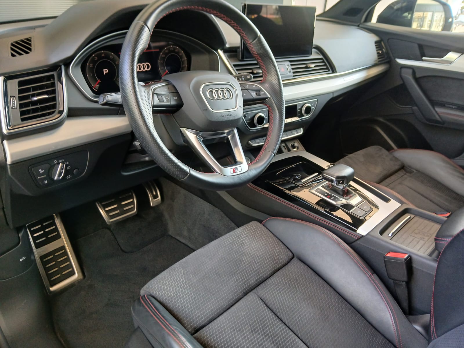 AUDI Q5 2.0 40 TFSI S Line quattro S-Tronic-image-5