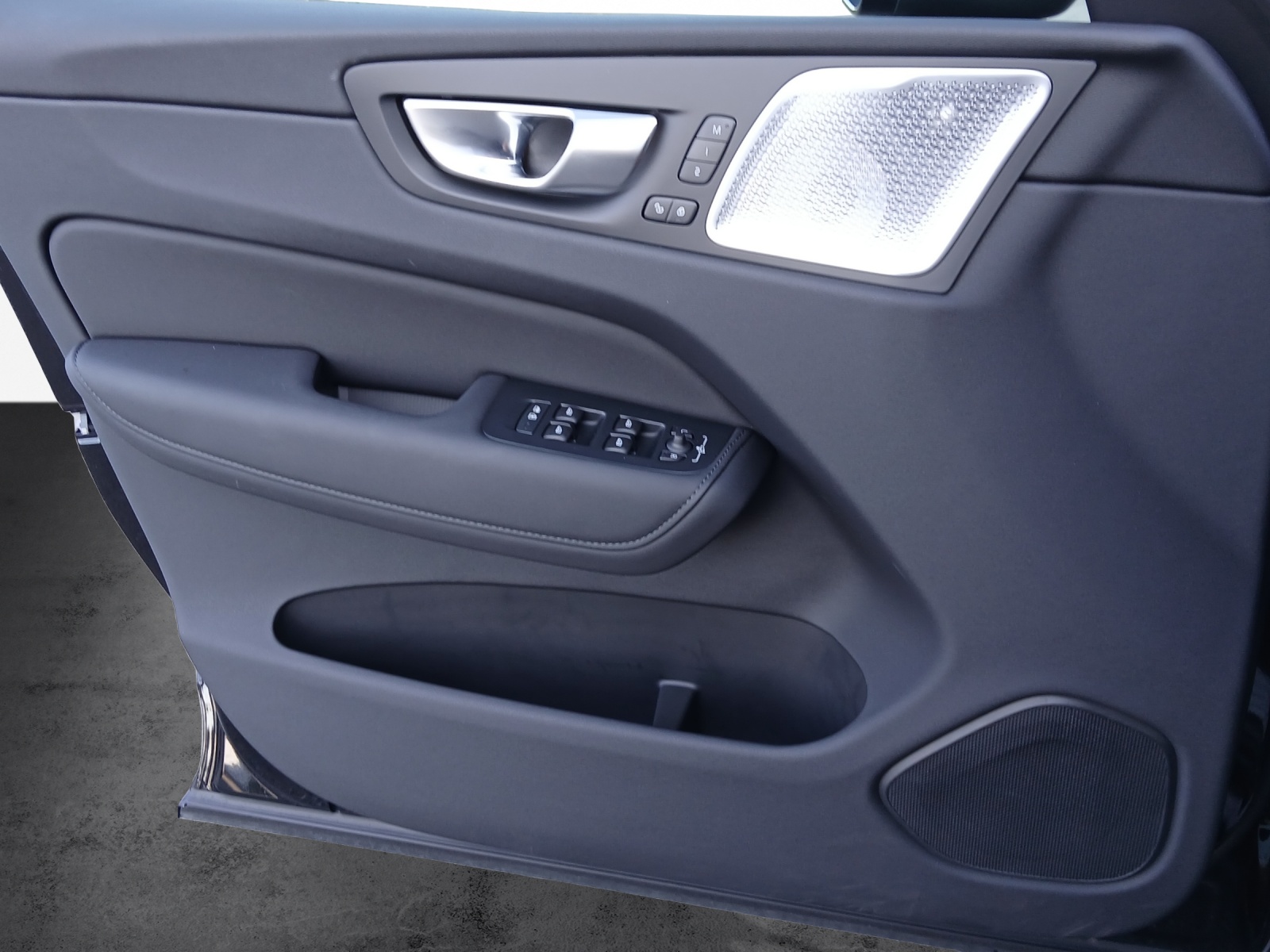 VOLVO XC60 2.0 T8 TE Black Edition eAWD-image-15
