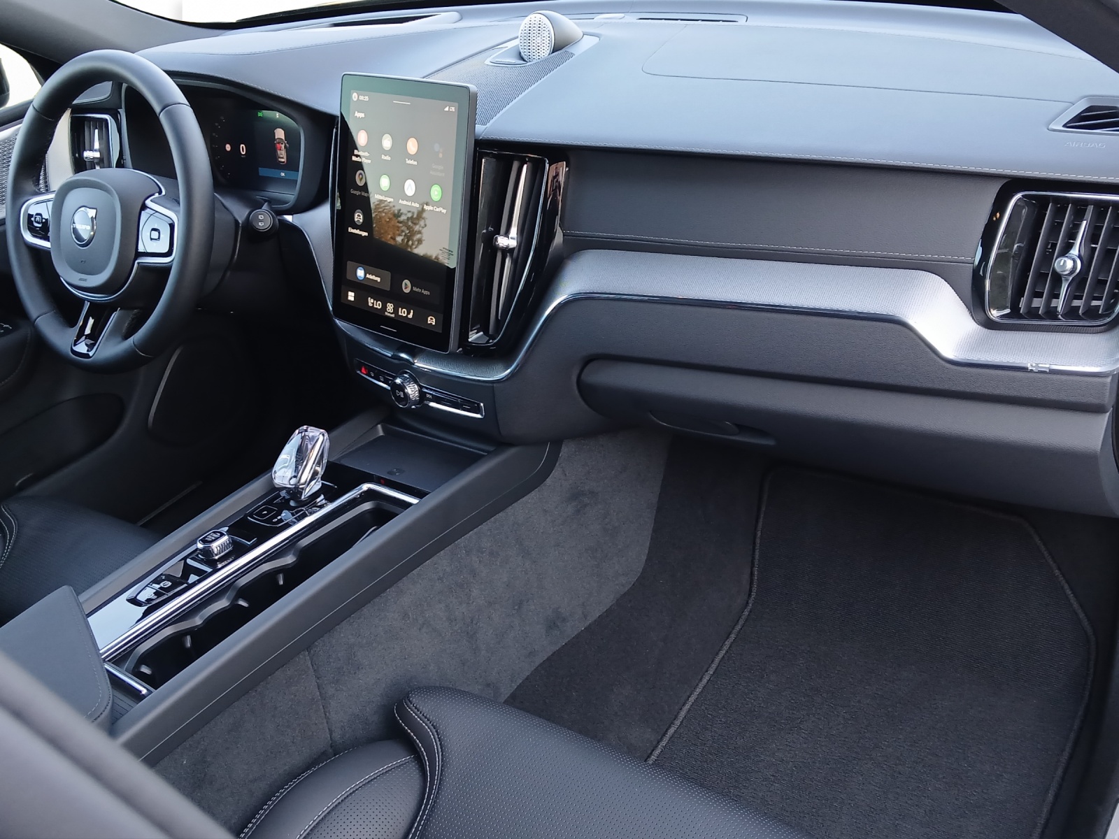 VOLVO XC60 2.0 T8 TE Black Edition eAWD-image-9