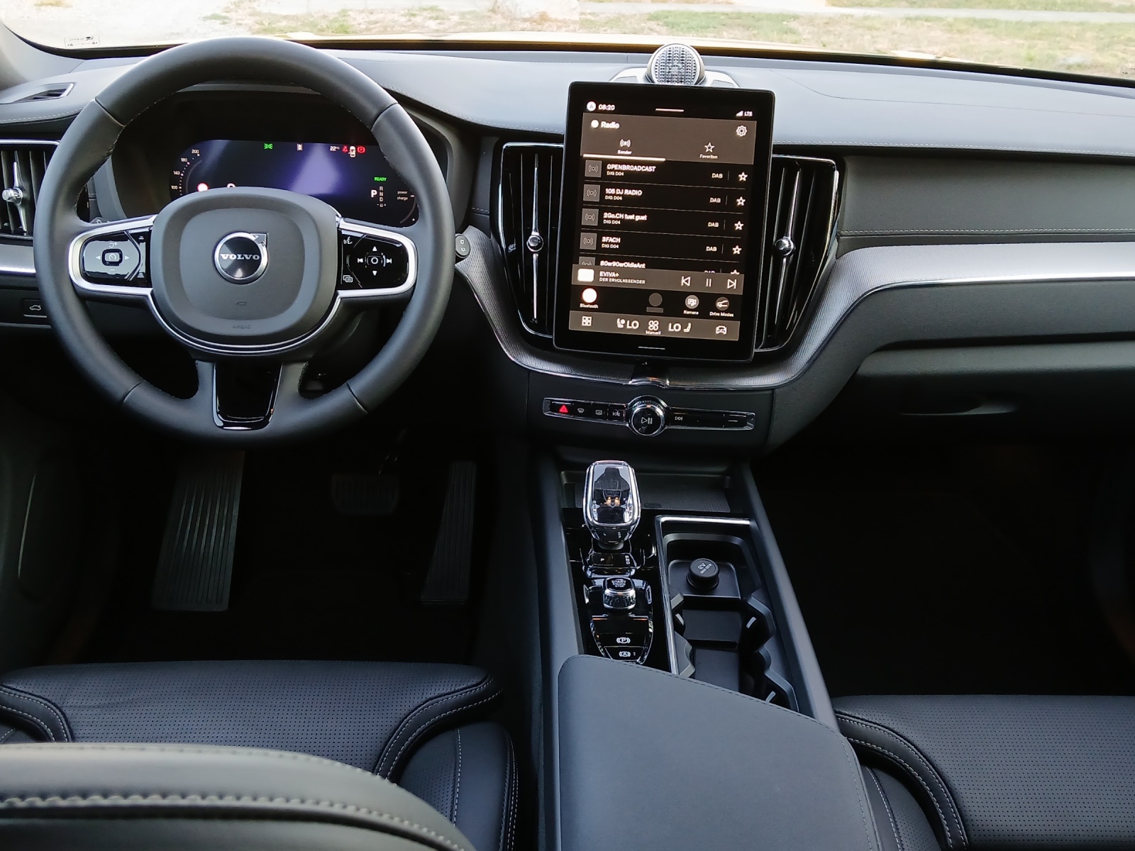 VOLVO XC60 2.0 T8 TE Black Edition eAWD-image-13
