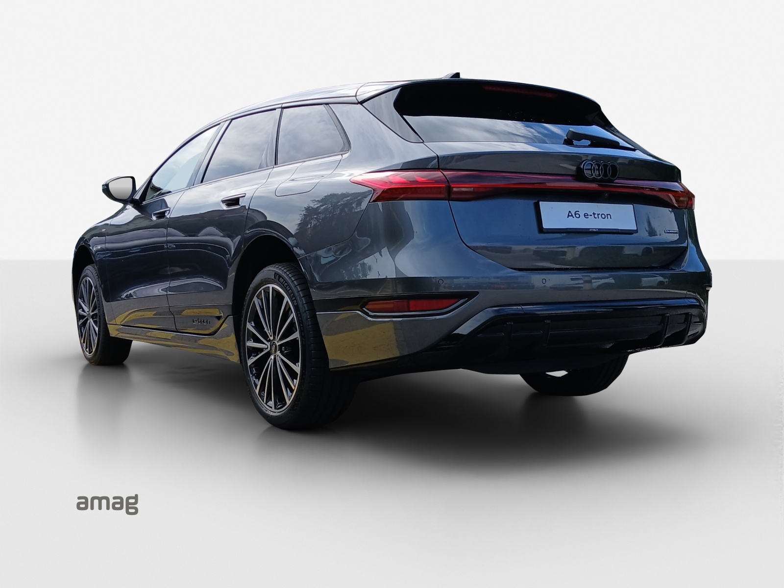 AUDI A6 Avant e-tron quattro-showroom-element-2