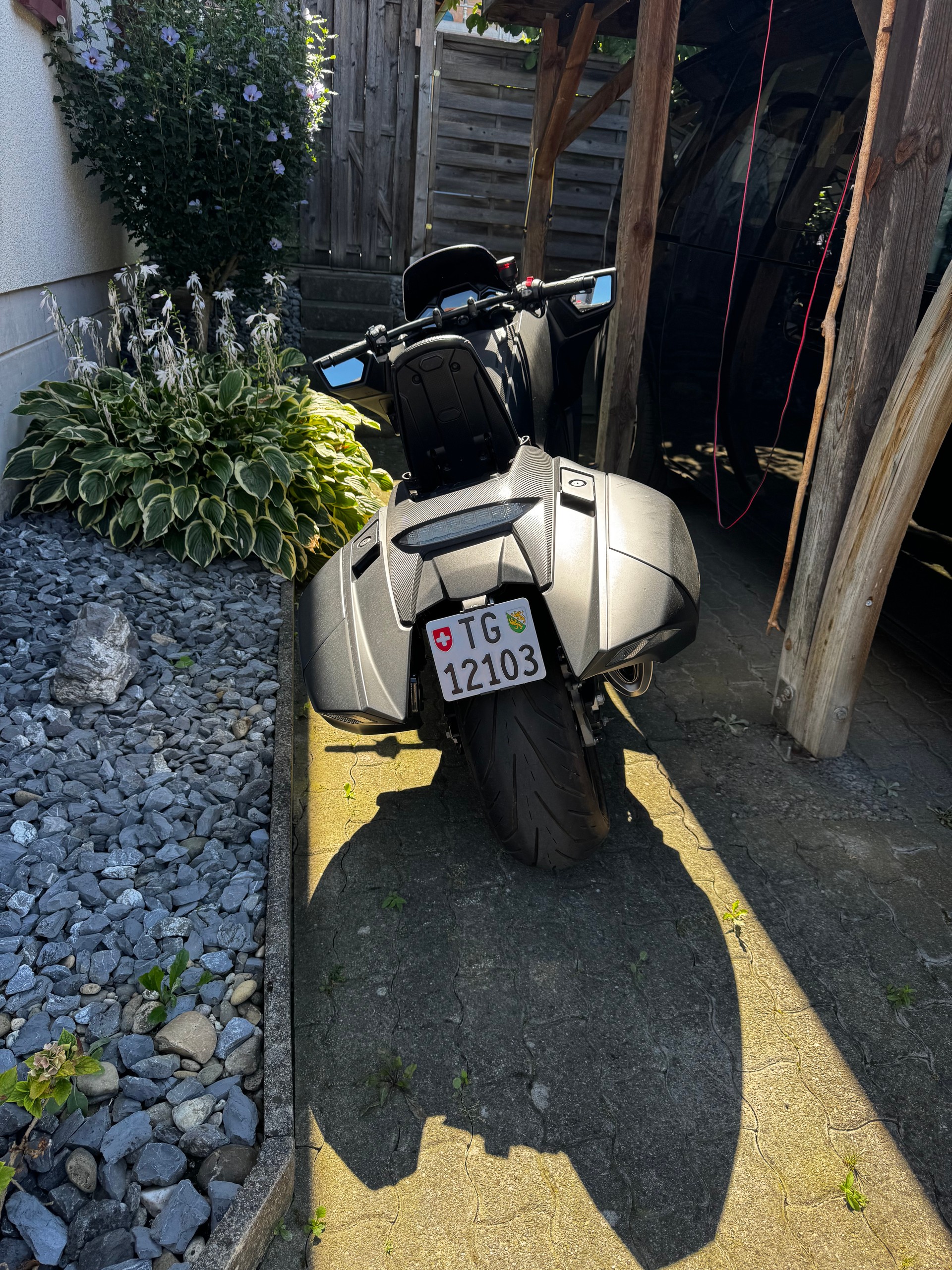 HONDA NM4 VULTUS-image-0