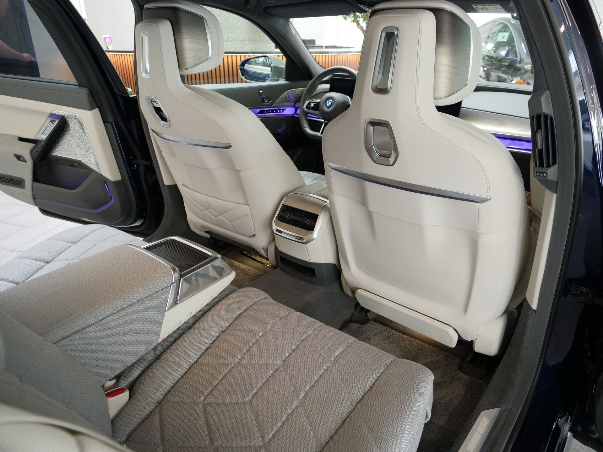 BMW i7 xDrive 60 M Sport-image-12