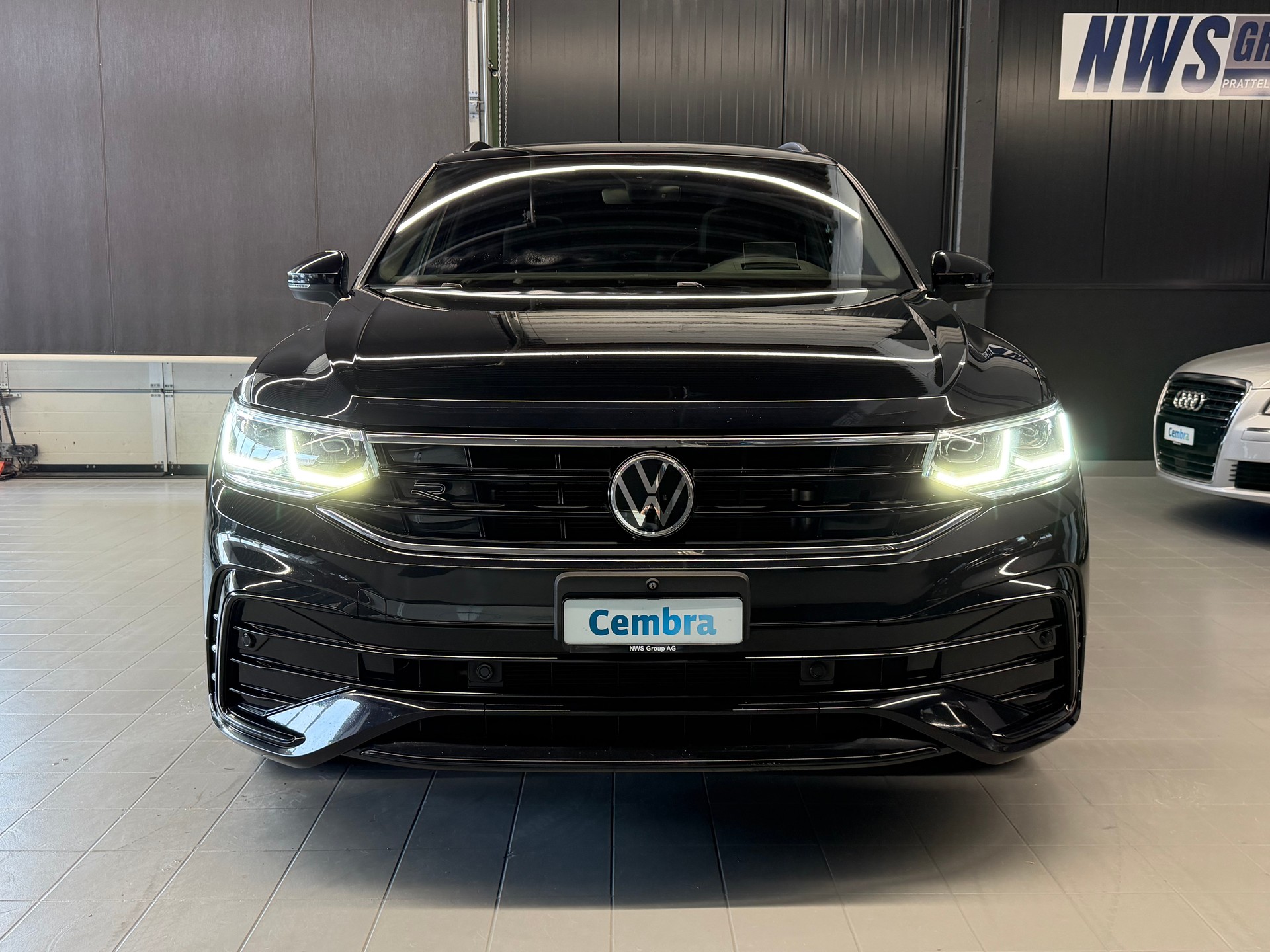 VW Tiguan 2.0 TDI SCR R-Line 4Motion DSG-showroom-element-2