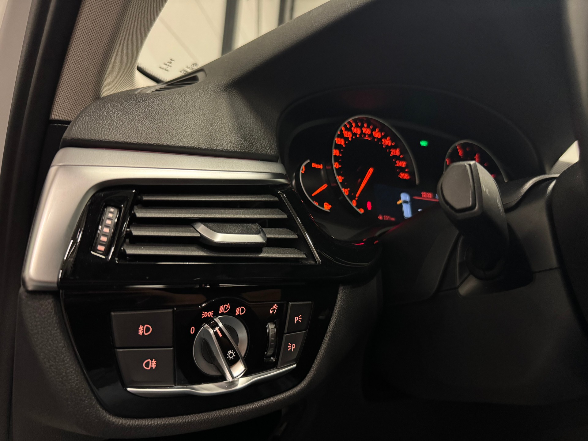 BMW 520d xDrive Touring Steptronic-image-24