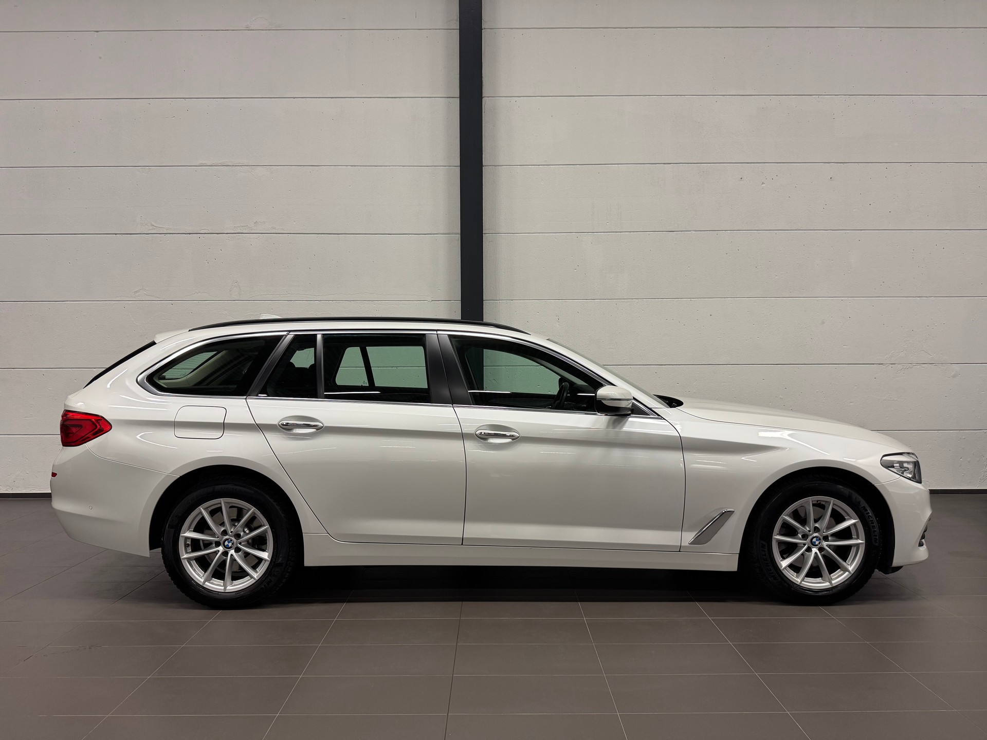 BMW 520d xDrive Touring Steptronic-image-8